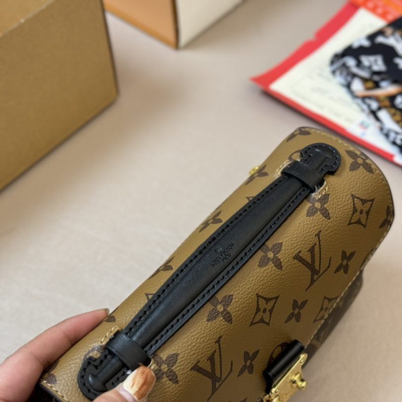 POCHETTE METIS EAST WEST MONOGRAM 21X6X13CM