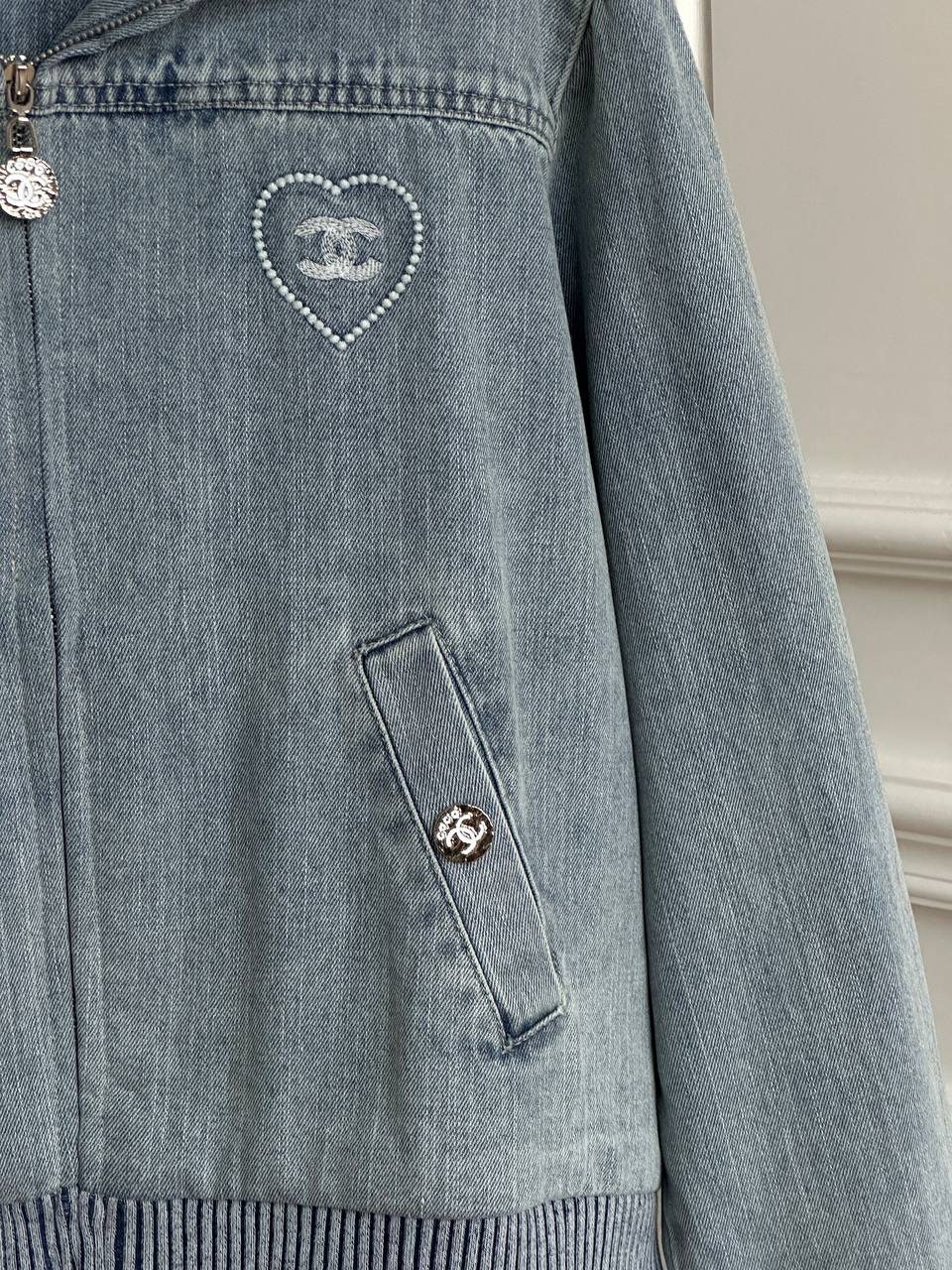 CHANEL Heart Pearl Interlocking CC Embroidery Collared Washed Denim Jacket