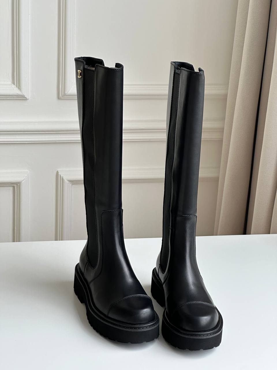 Celine Black Smooth Calfskin Side Elastic Gold Logo Platform Knee-High Riding Boots 2. 尺寸