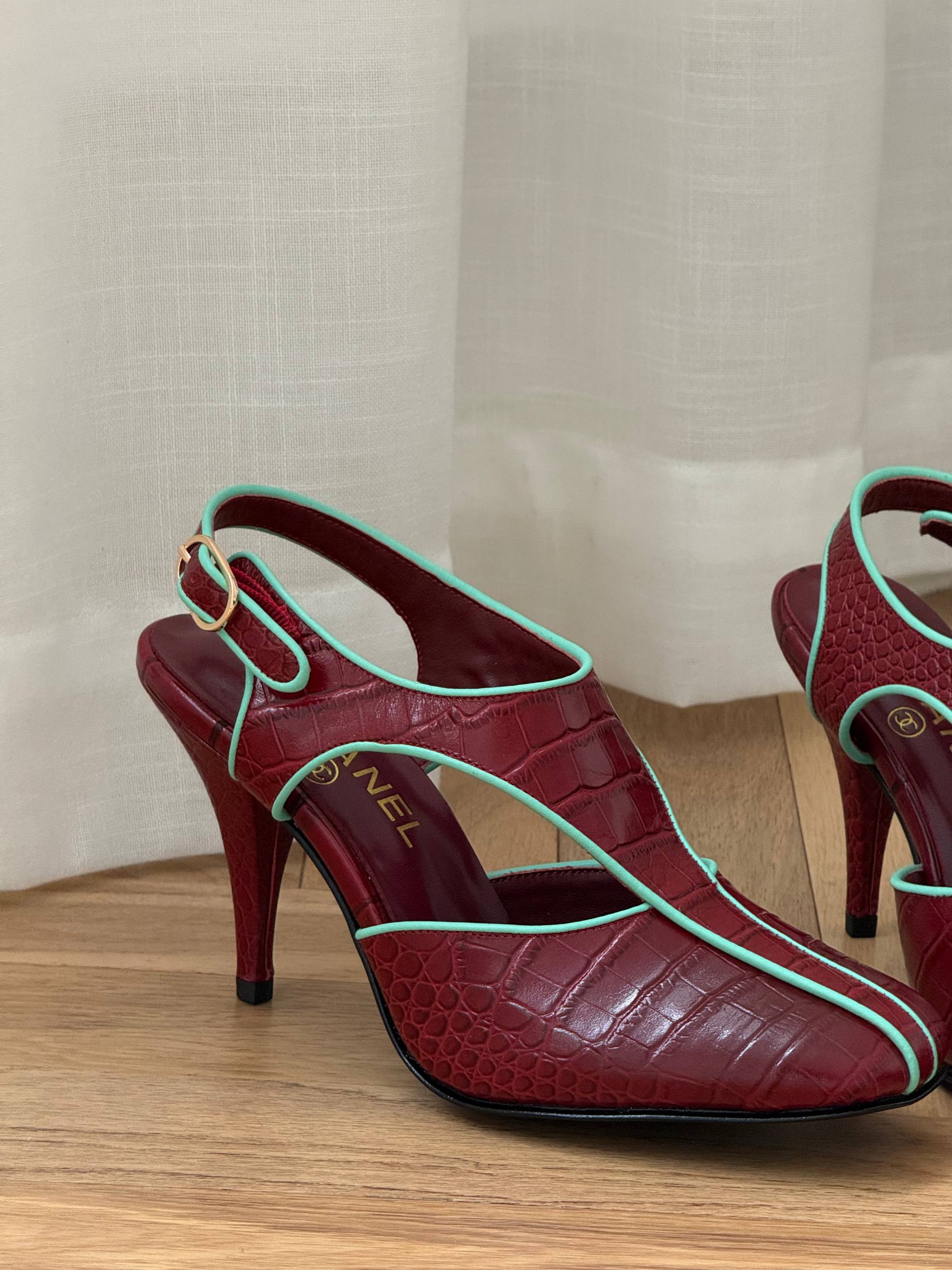 CHANEL Slingbacks