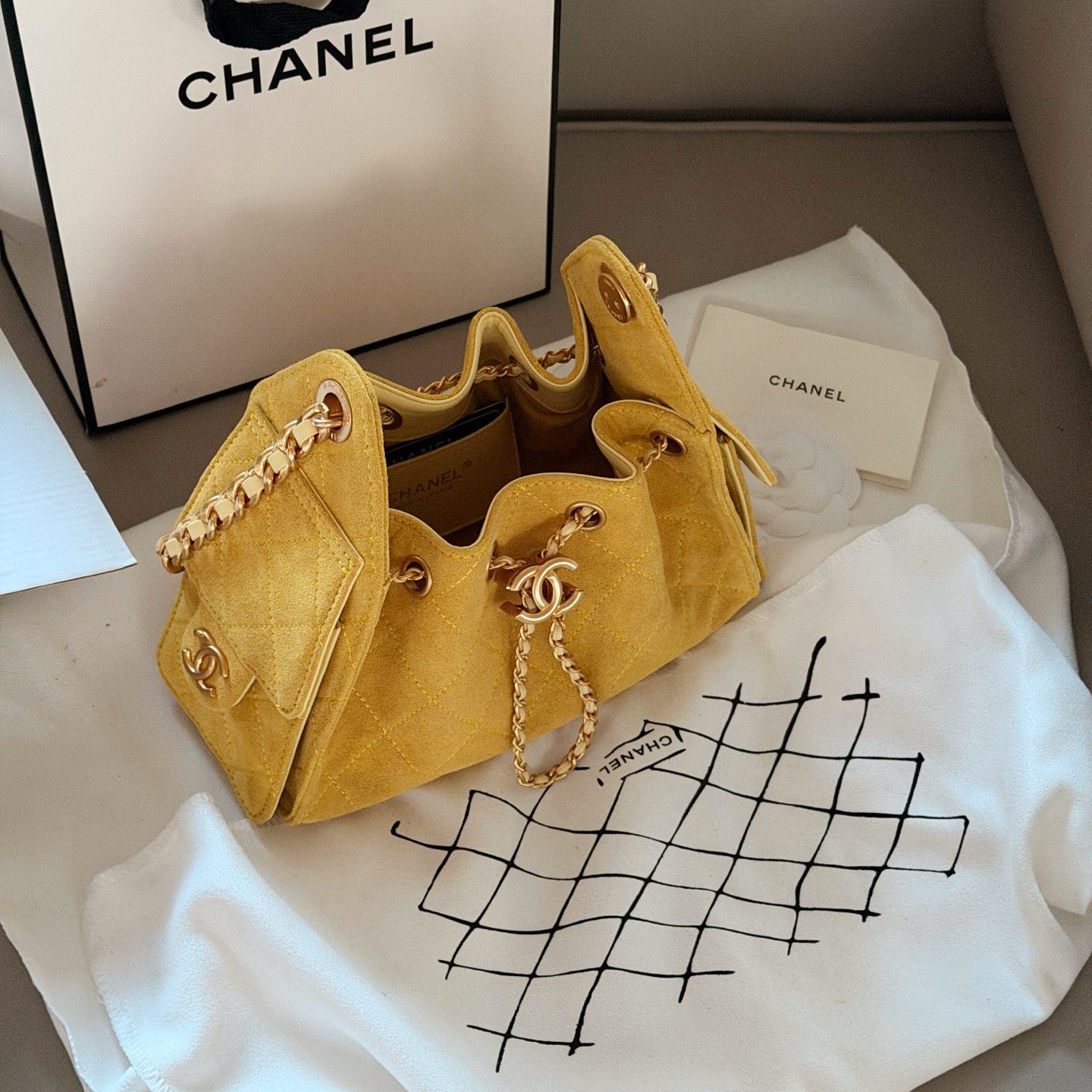 CHANEL 25 LIGHT YELLOW 22CM*15CM