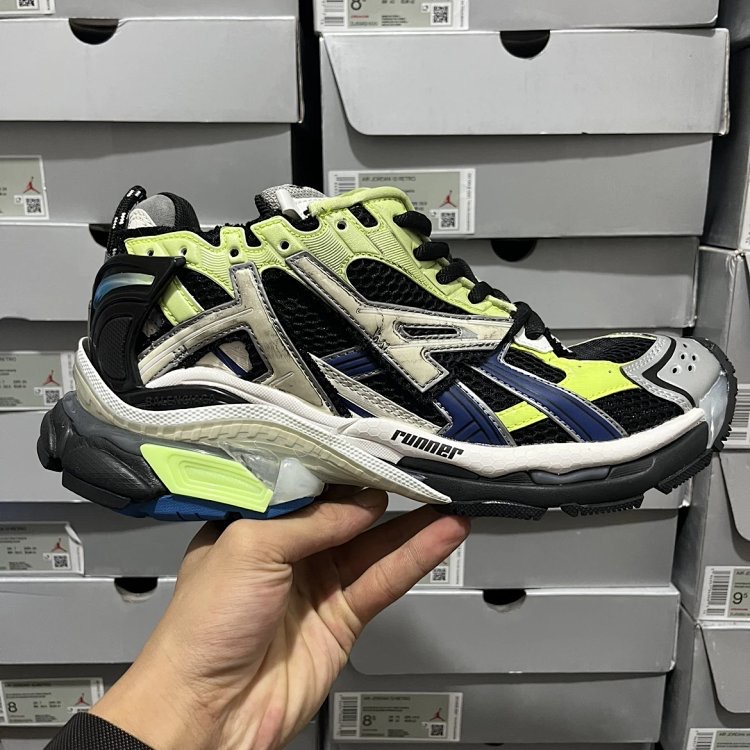 Weathered combination sole BALENCIAGA Runner Sneaker 7.0 - Green and Purple -chunky sneakers
