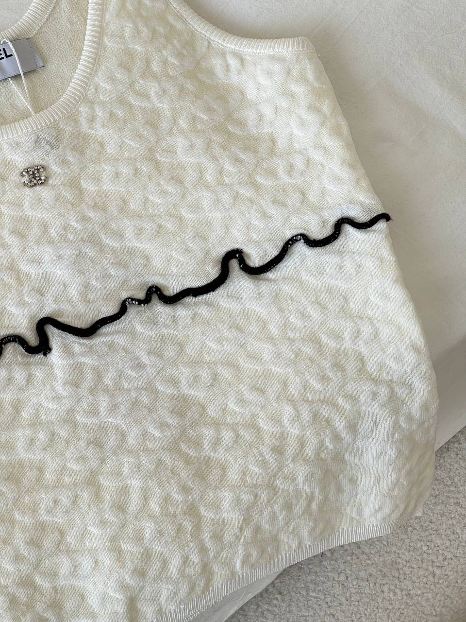 Chanel White Textured Jacquard Knit Tank Top With Crystal CC Logo