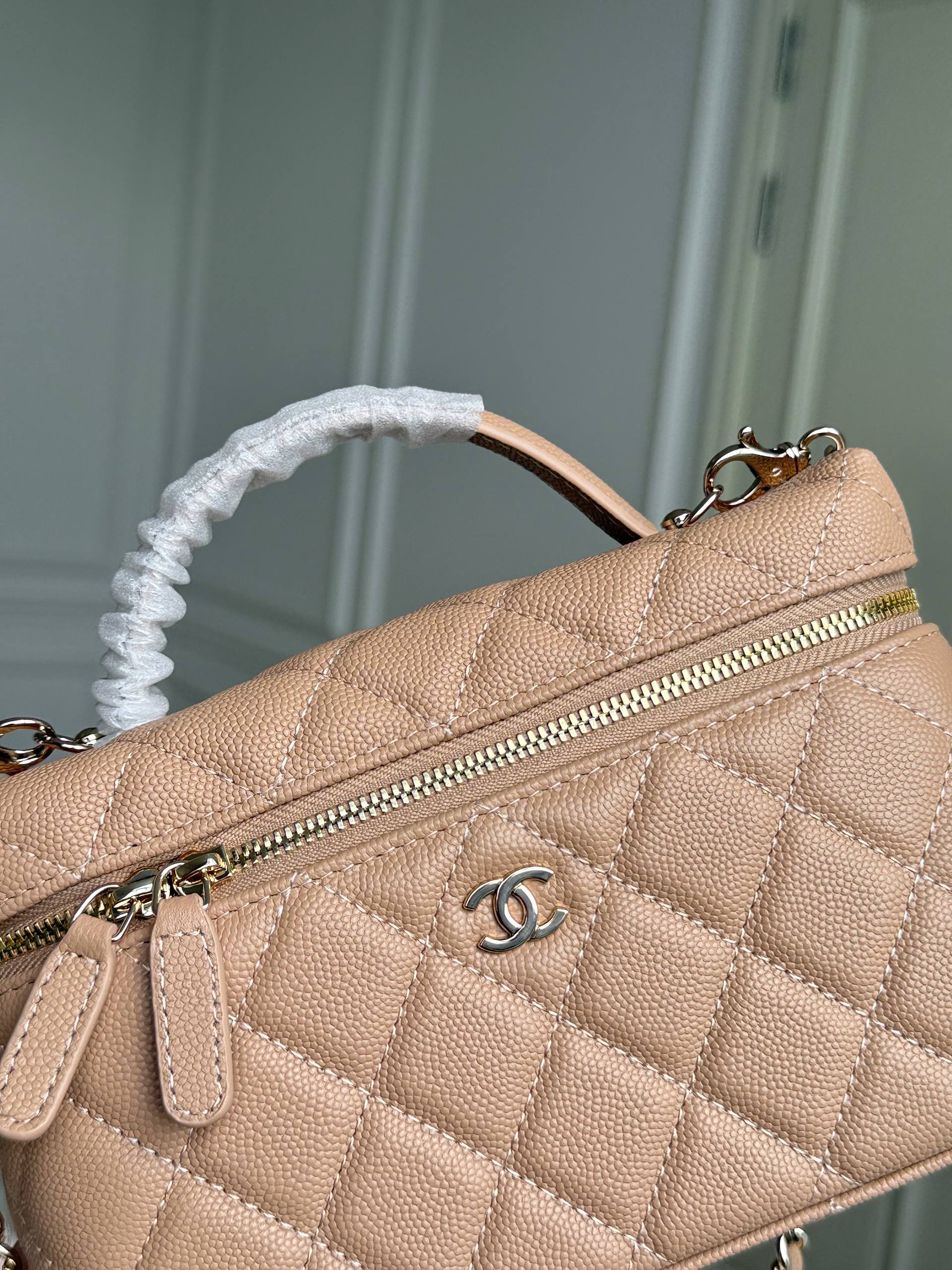 CHANEL Long Vanity Case with Chain