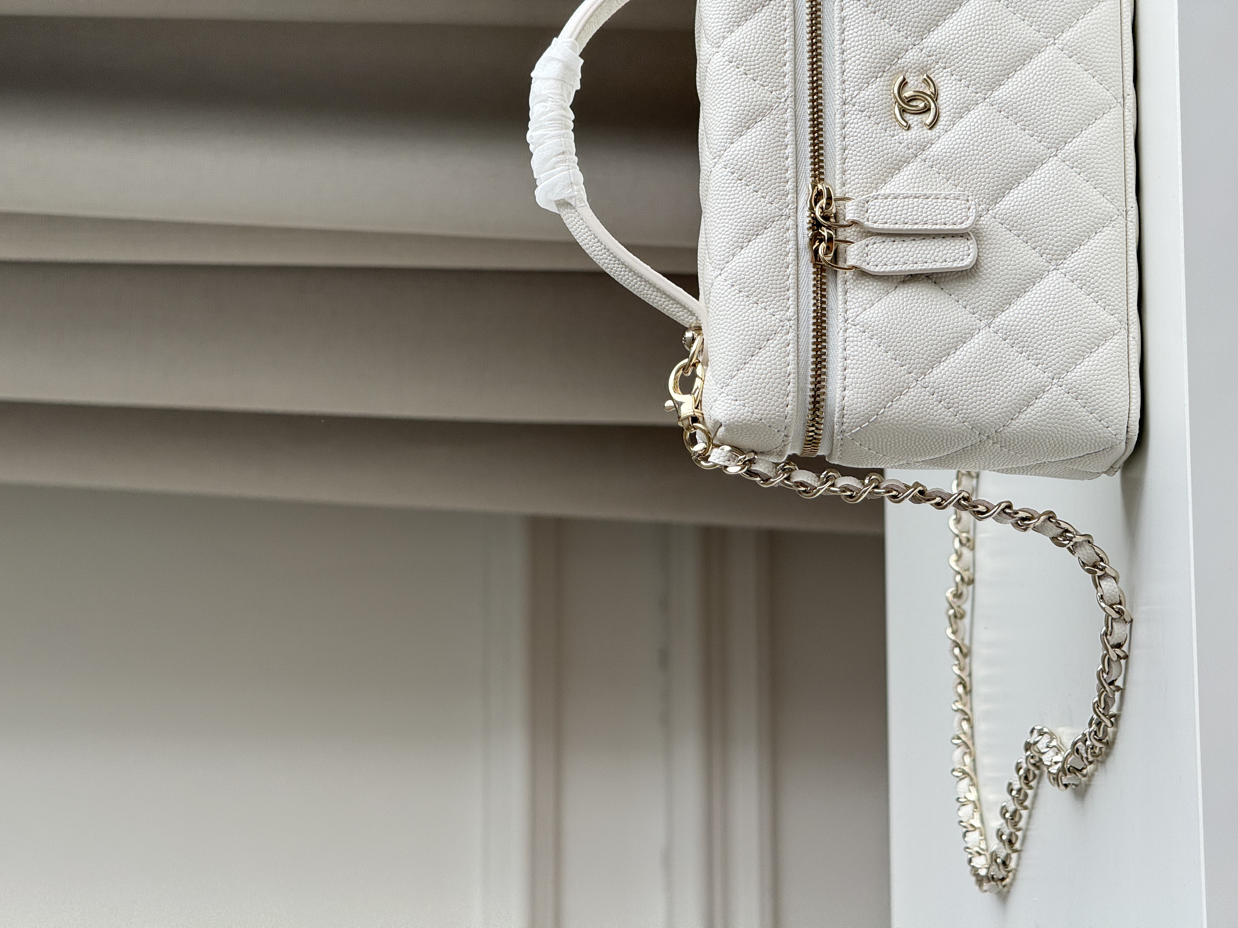 CHANEL 25C/25P Long Vanity Case with Chain