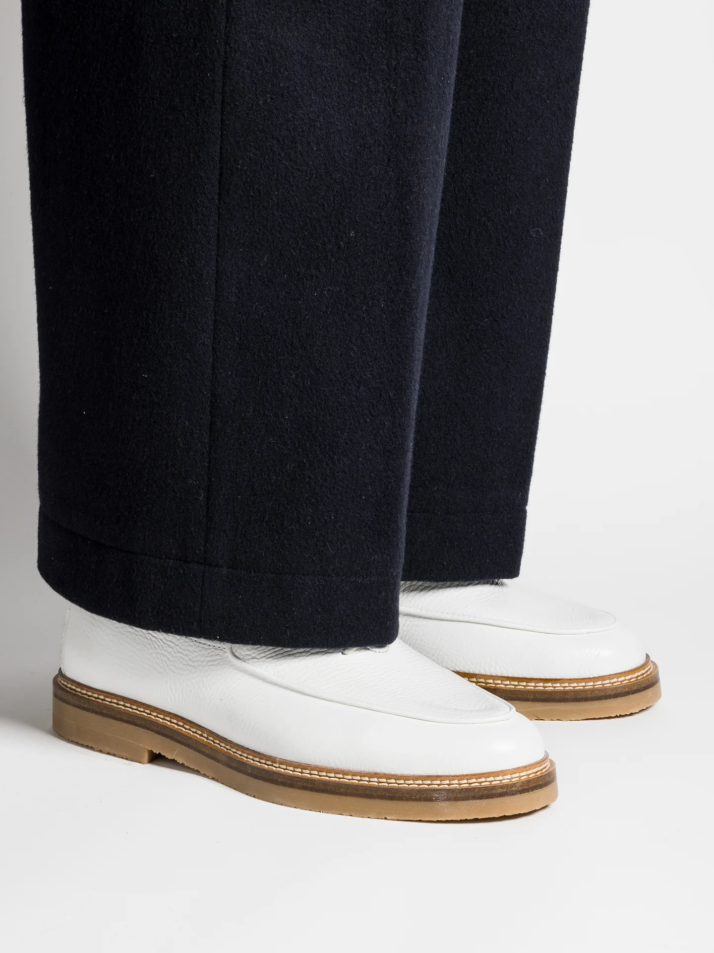 OLIVIER WHITE GRAINED