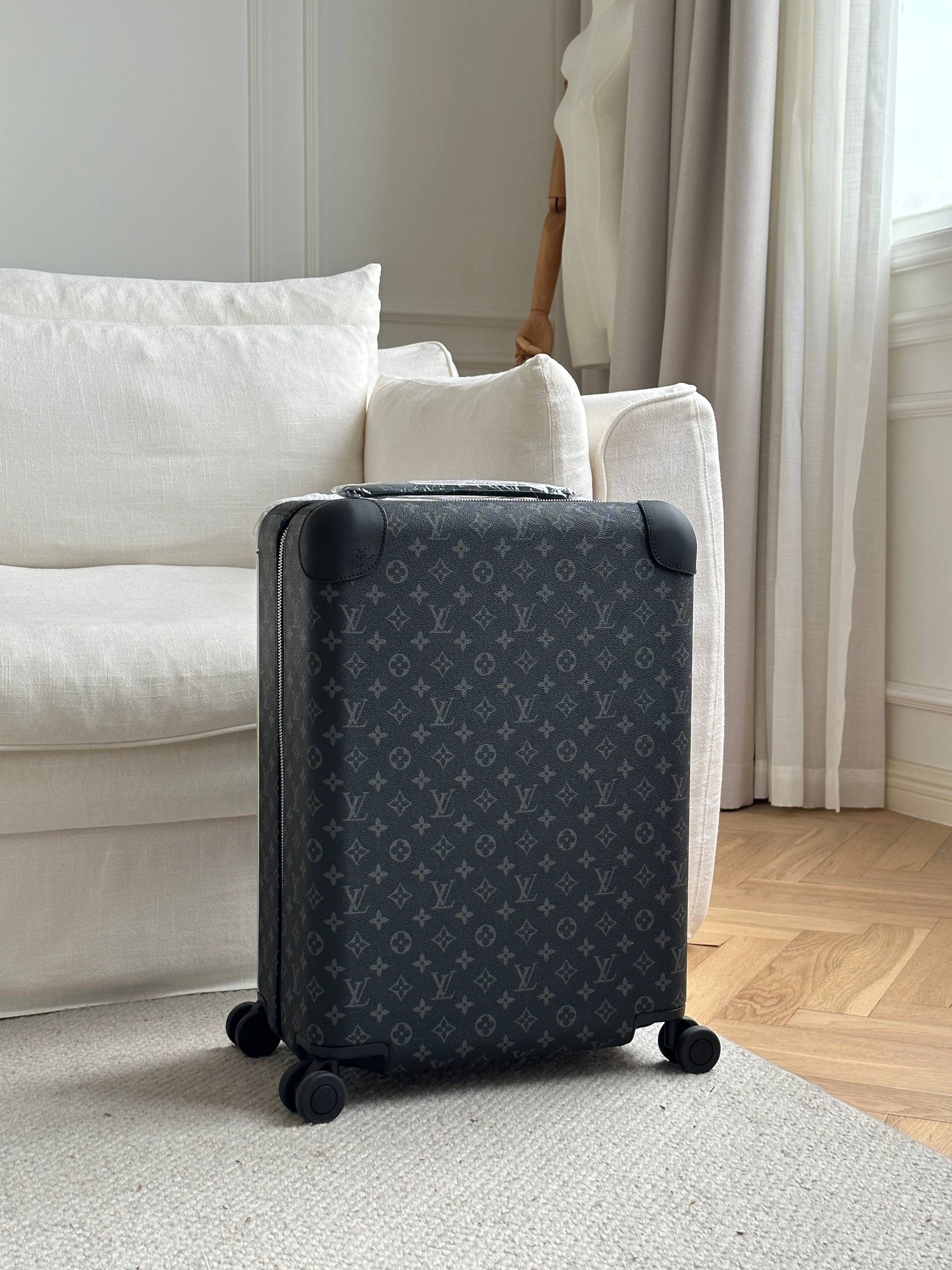 Louis Vuitton Monogram Eclipse 4-Wheel Rolling Carry-on Luggage