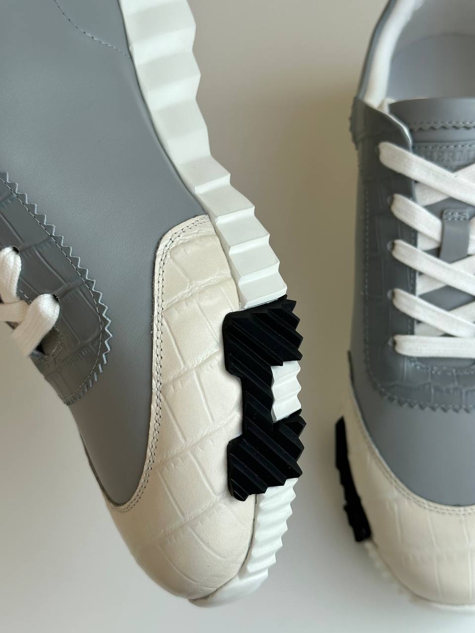 Grey & Cream Croc Embossed Leather Gear Sole Lace-Up Casual Sneakers