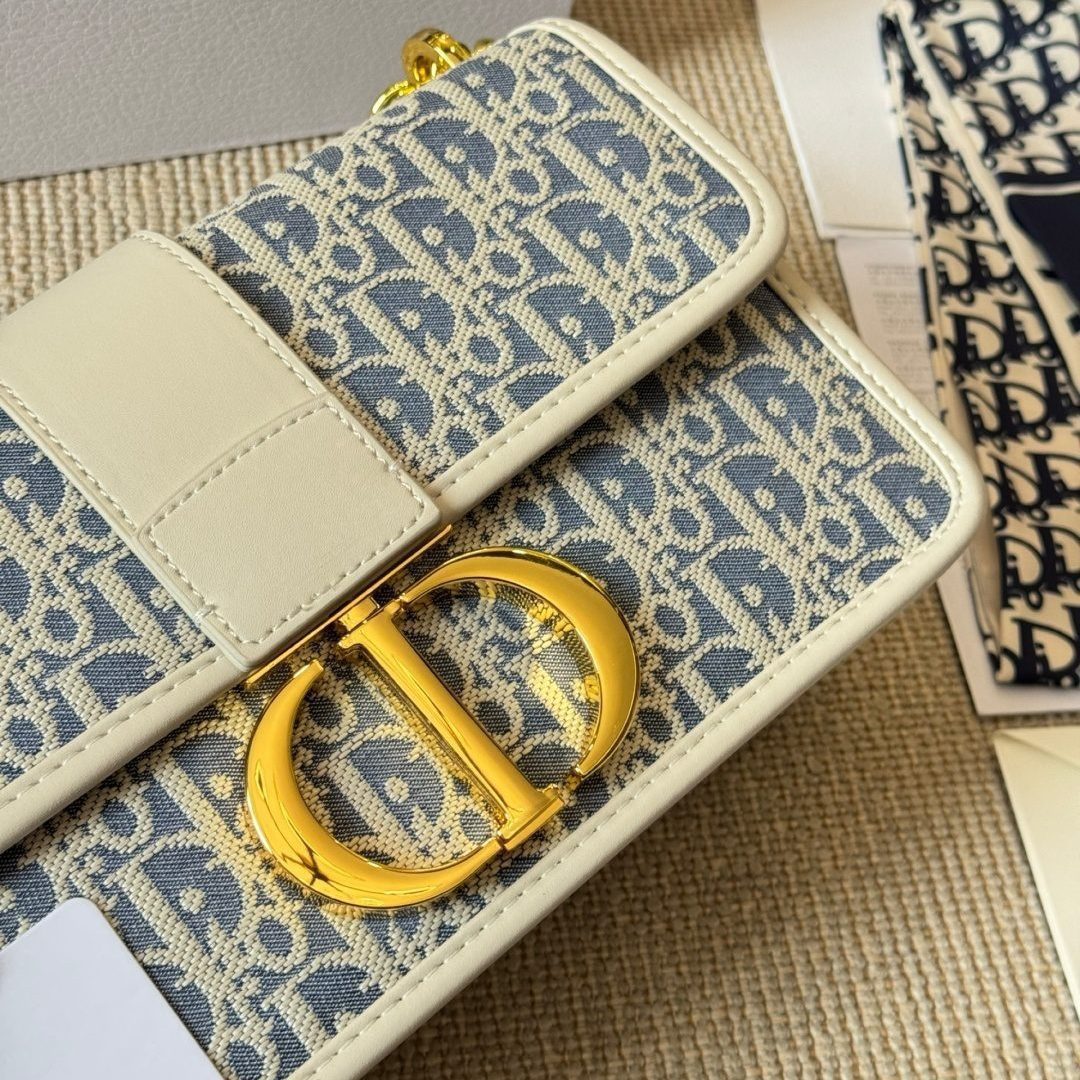 30 MONTAIGNE EAST-WEST BAG WITH CHAIN