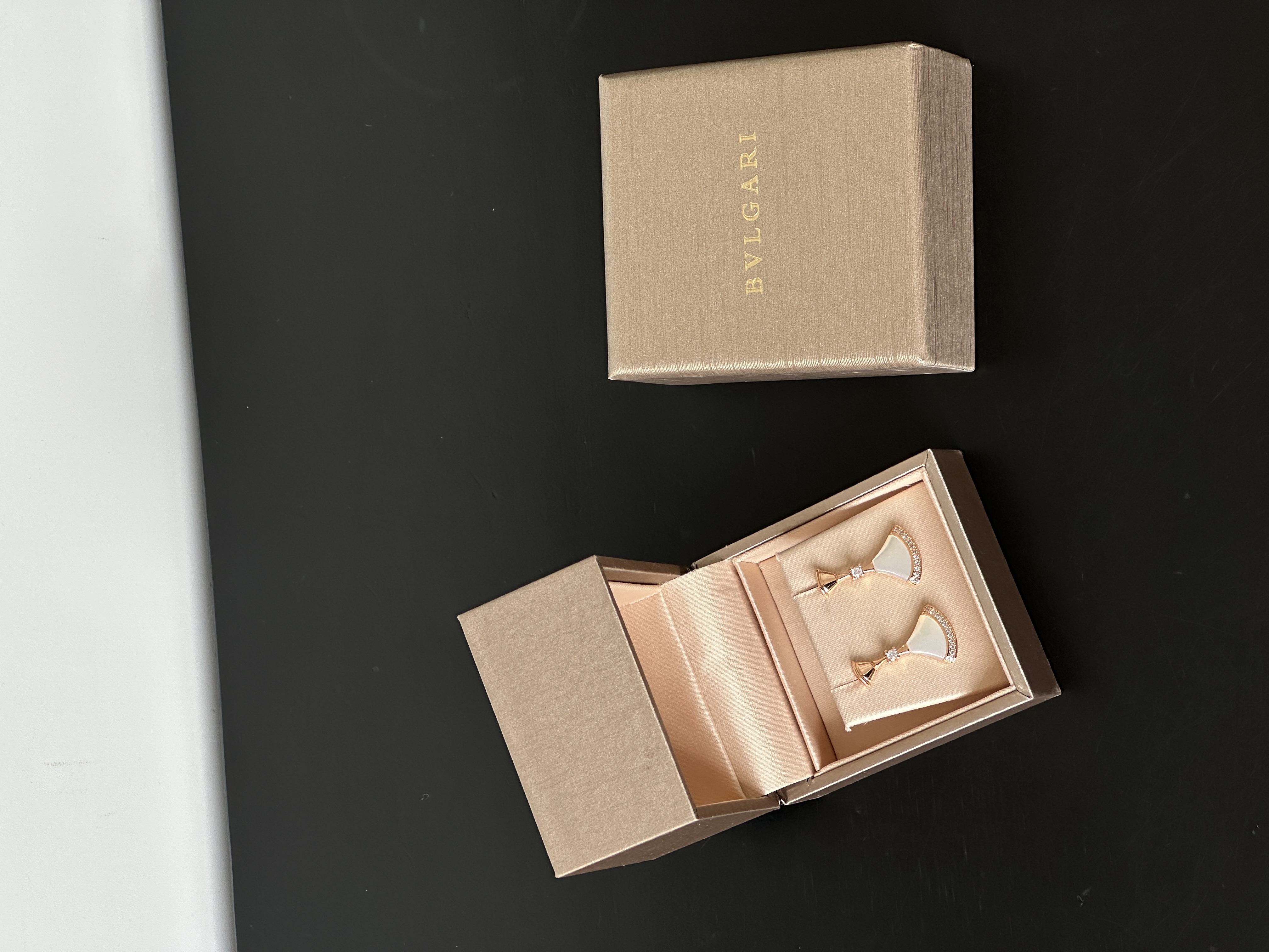 BVLGARI Divas' Dream White Mother-of-Pearl Diamond Fan Earrings