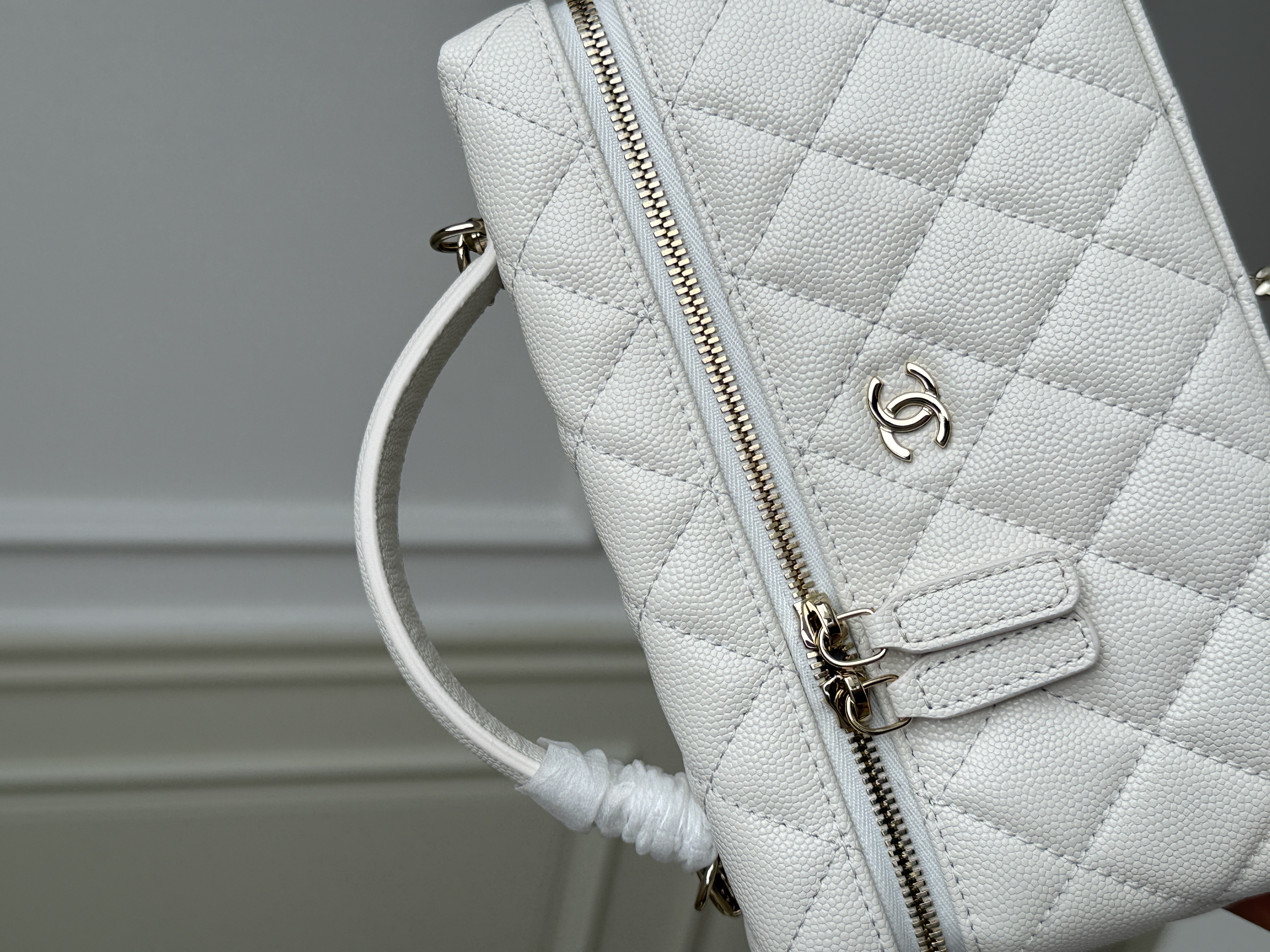 CHANEL 25C/25P Long Vanity Case with Chain