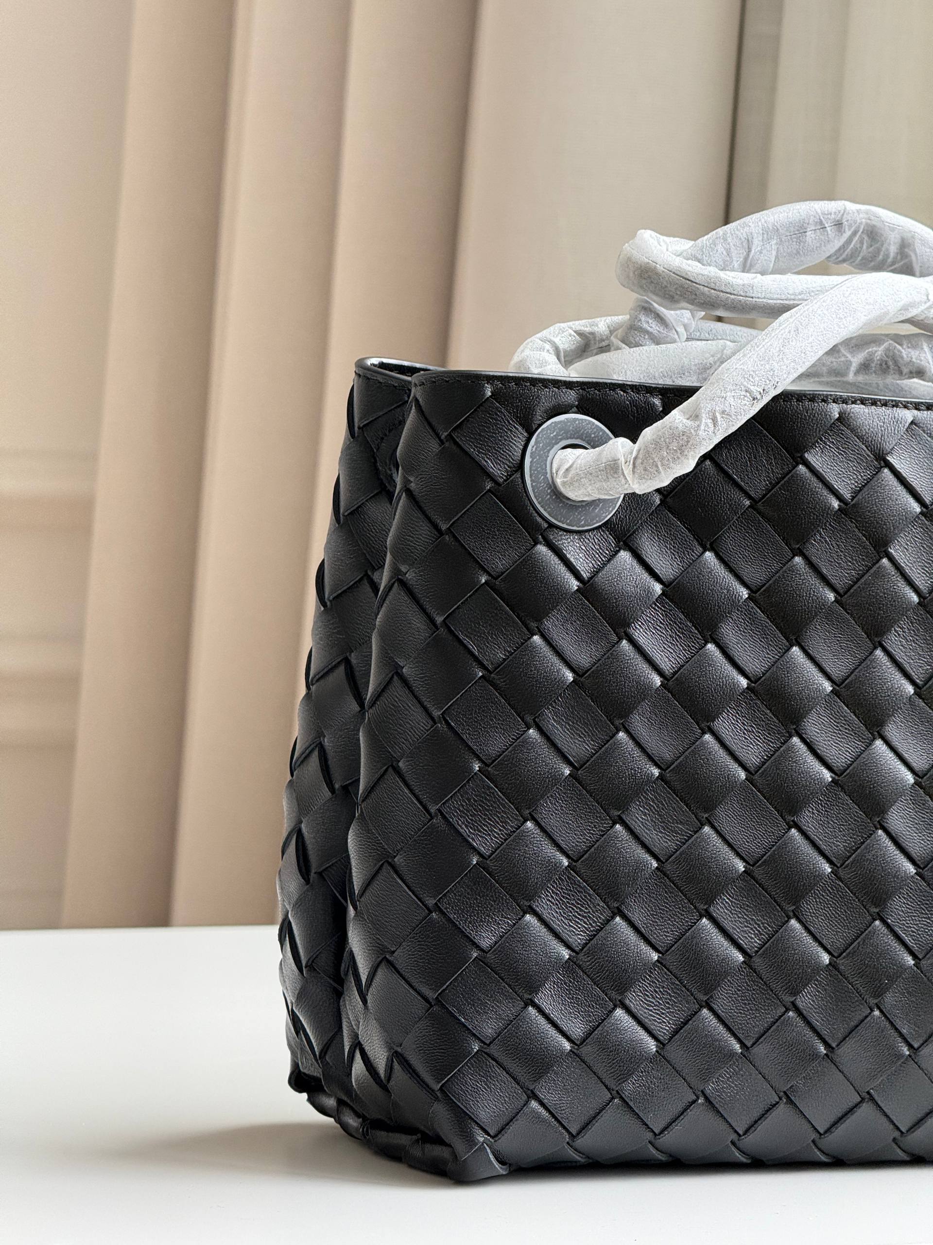 Bottega Veneta Intrecciato Woven Knot Detail Tote Shoulder Bag