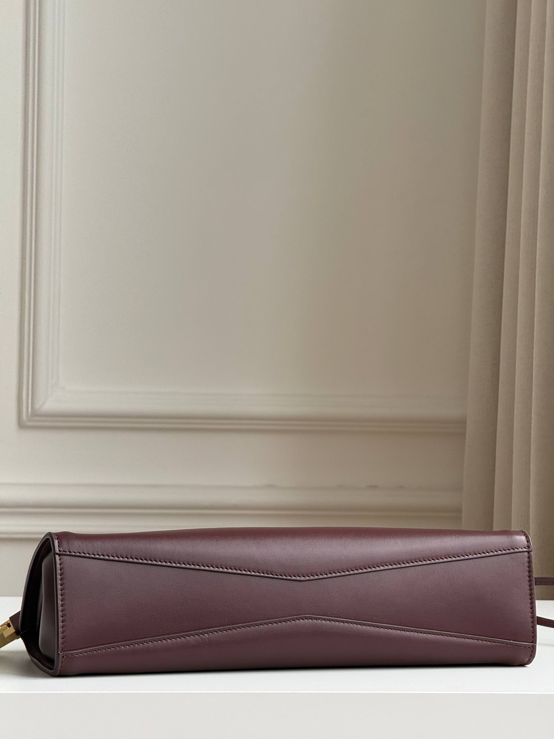 ALAÏA Le Teckel shoulder bag