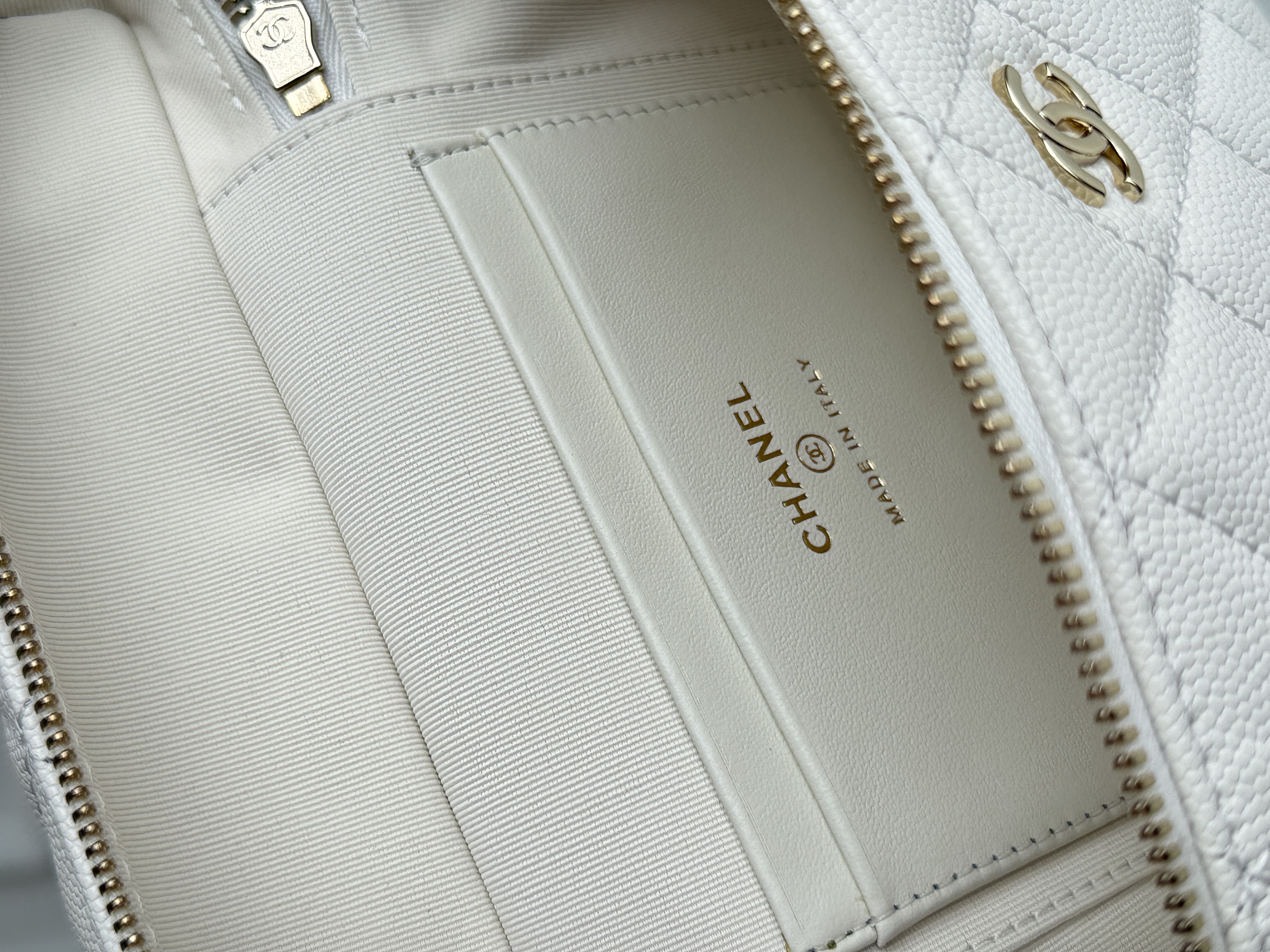CHANEL 25C/25P Long Vanity Case with Chain