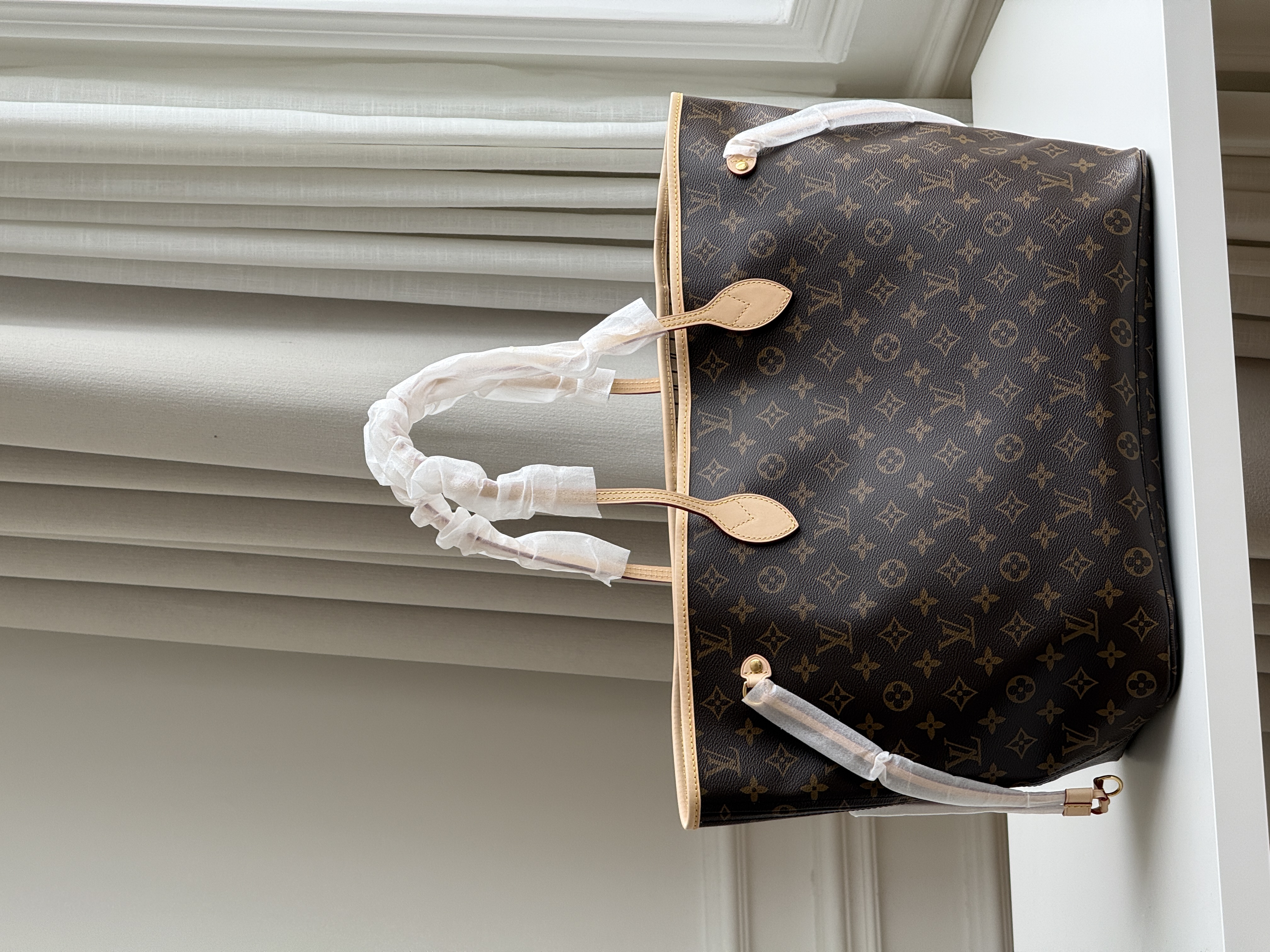 Louis Vuitton Neverfull MM Monogram Tote Bag