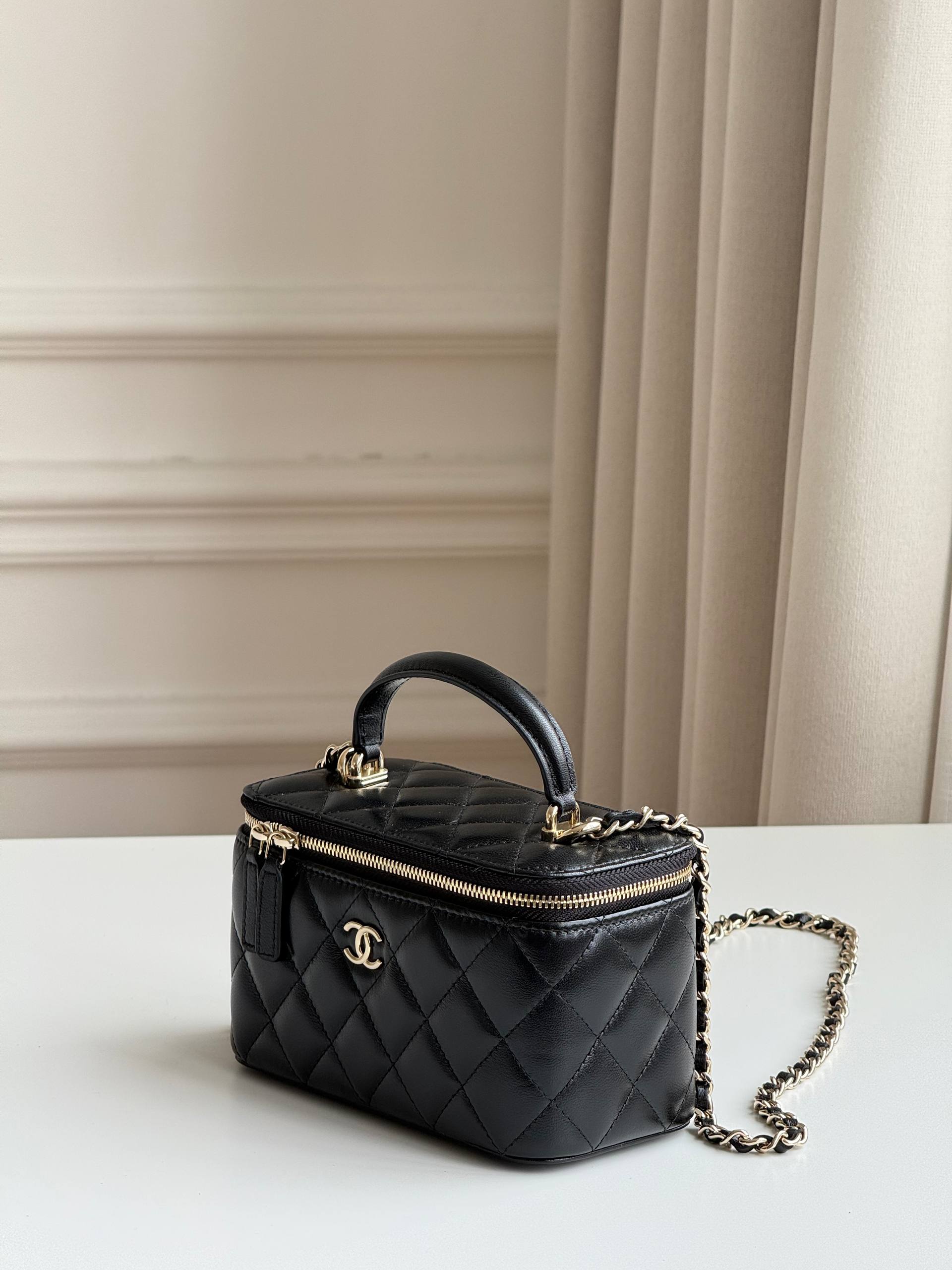 CHANEL Vanity