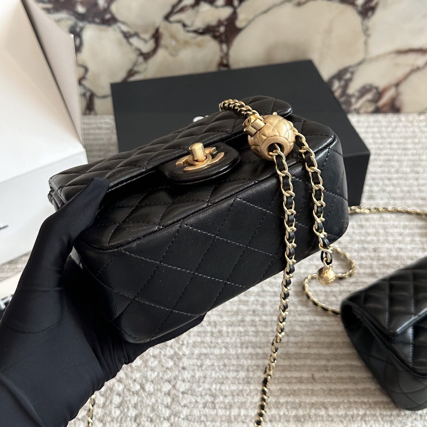 CLASSIC HANDBAG BLACK SMALL 20CM