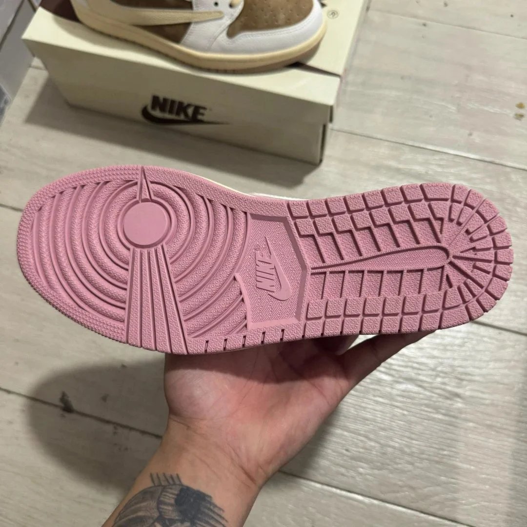 Air Jordan 1 Travis Scott Low Shy Pink