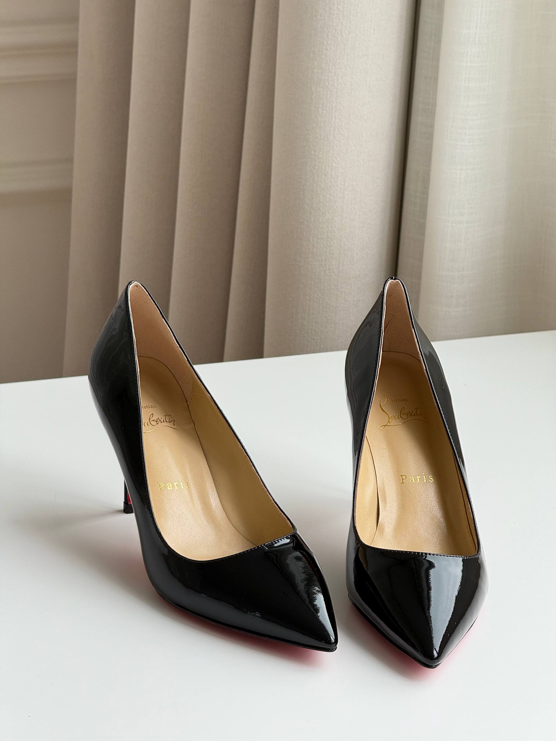 Classic Christian Louboutin Red Sole Patent Pointed Toe Stiletto Pumps