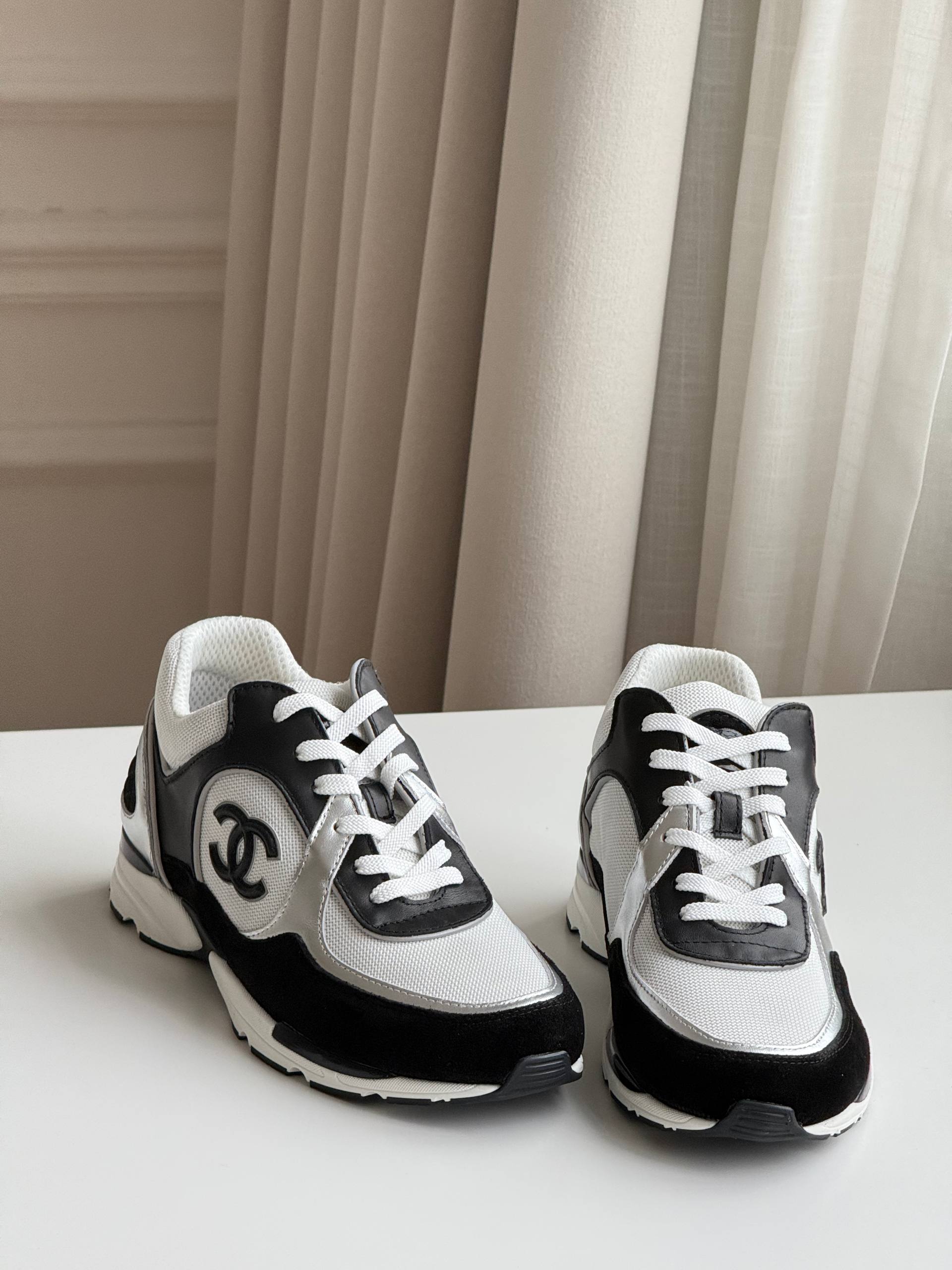 CHANEL Low-Top Casual Sneakers
