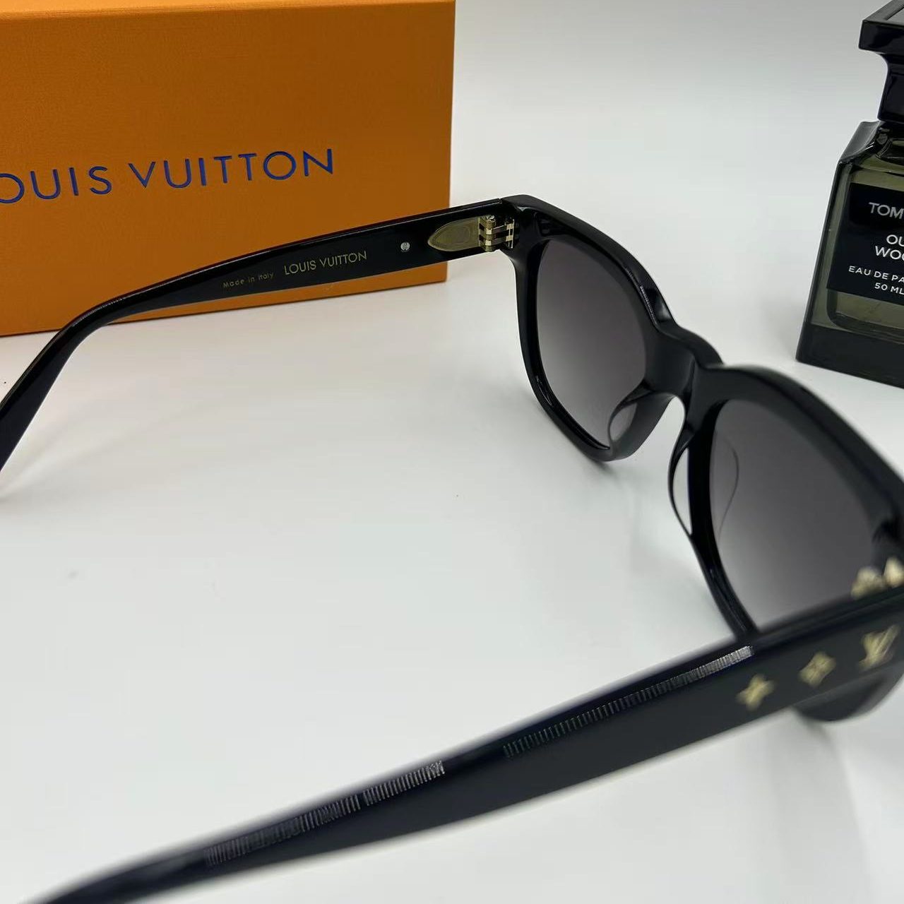 LV FIRST SQUARE