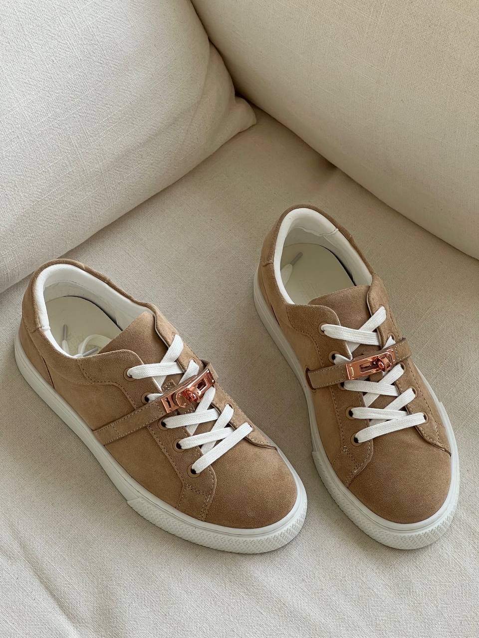 Hermès Khaki Suede Kelly Lock Low-Top Casual Sneakers