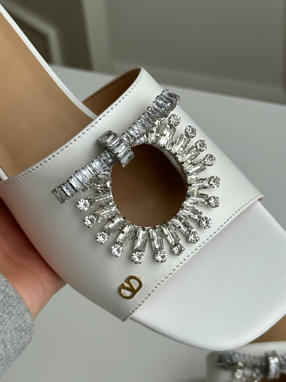 Valentino White Smooth Calfskin Crystal Sun Ring Bow Flat Slide Sandals