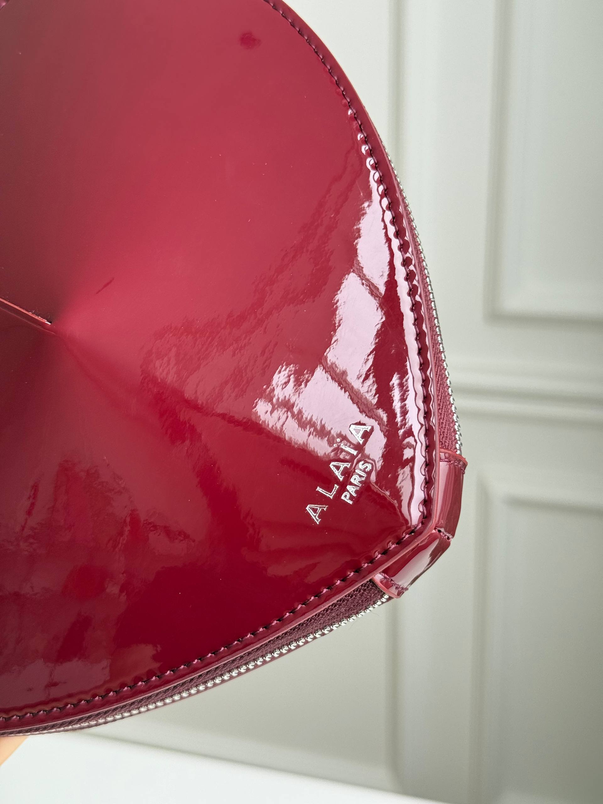 Alaïa Le Cœur Patent Leather Heart-Shaped Shoulder Bag