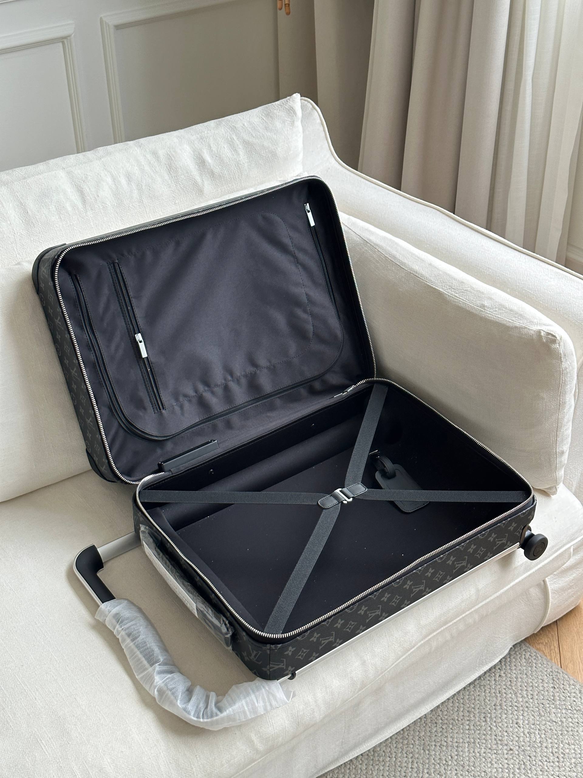 Louis Vuitton Monogram Eclipse 4-Wheel Rolling Carry-on Luggage