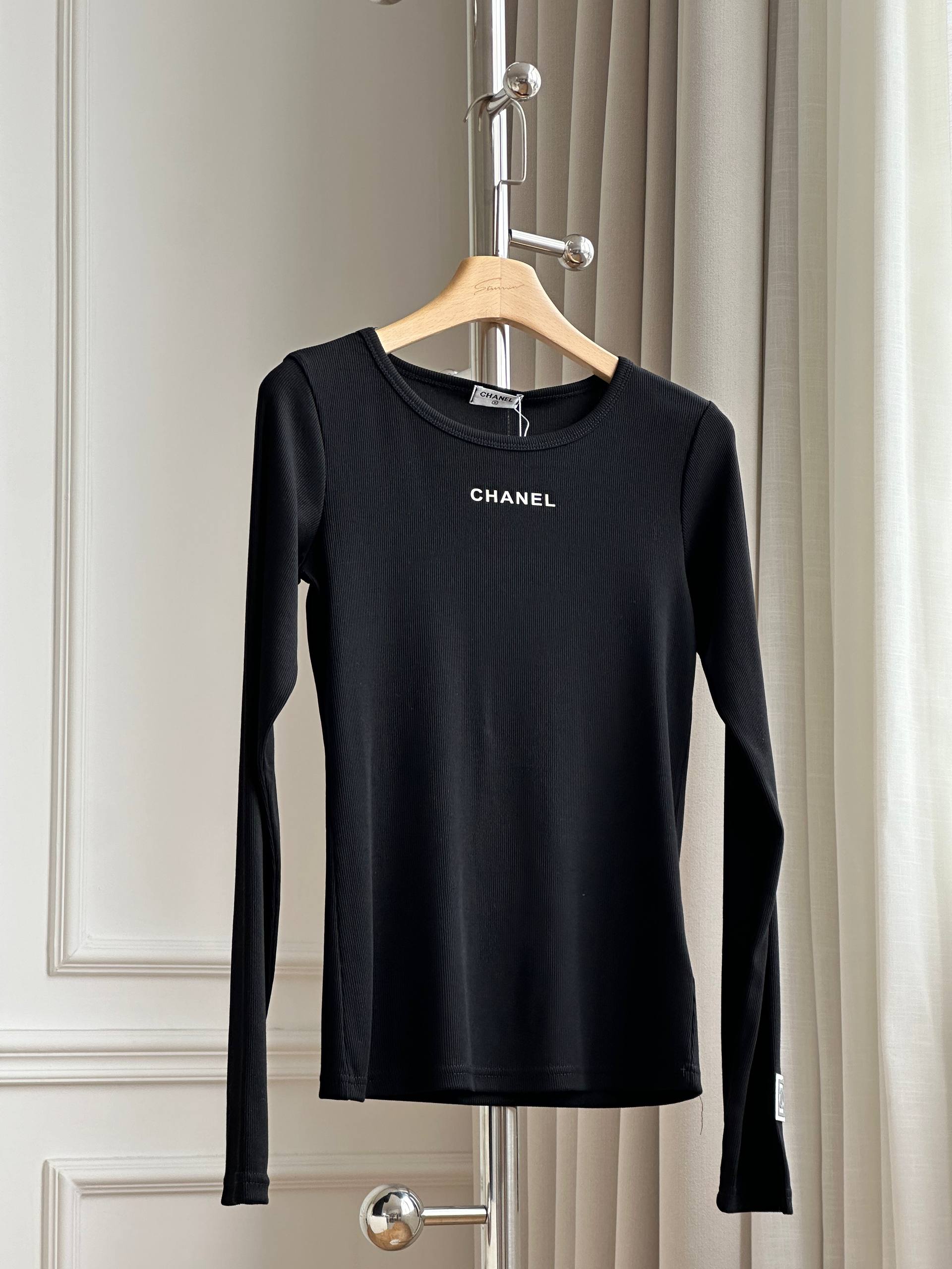CHANEL Logo Print Ribbed Fitted Long-Sleeve T-Shirt