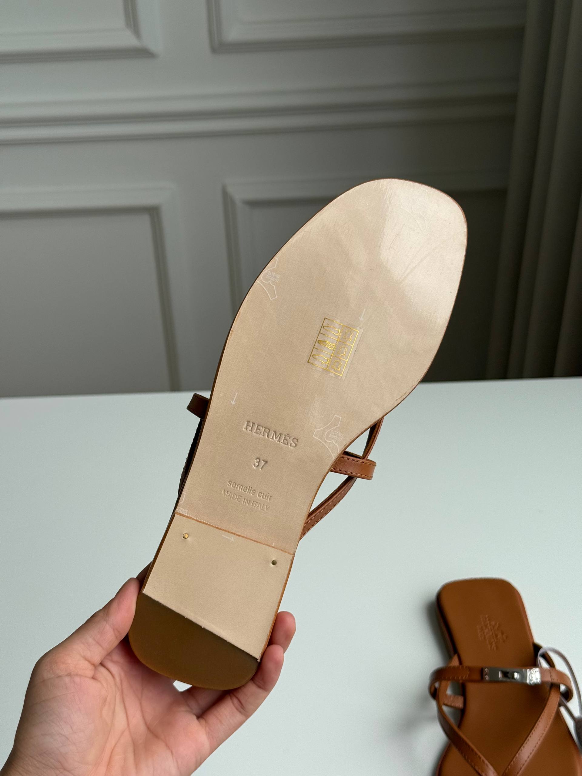 Hermès Kelly Buckle Strap Thong Flat Sandals