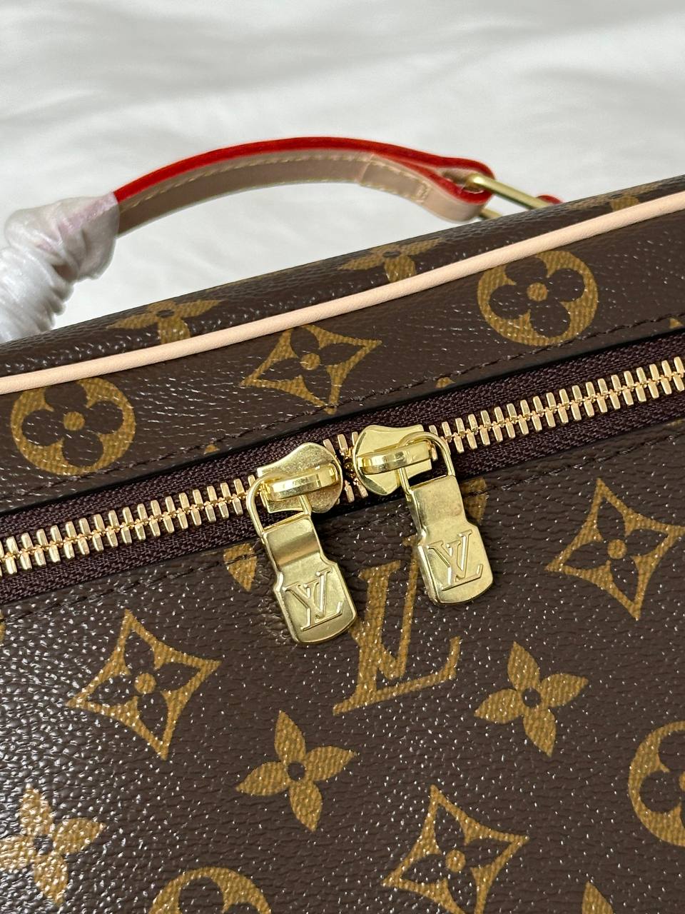 LOUIS VUITTON Nice Mini Monogram Cosmetic Vanity Case