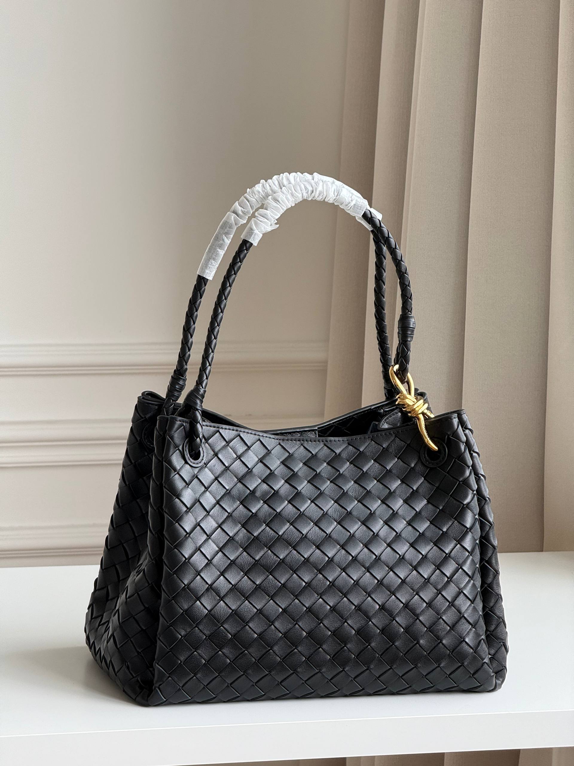 Bottega Veneta Andiamo Medium Intrecciato Leather Tote Bag