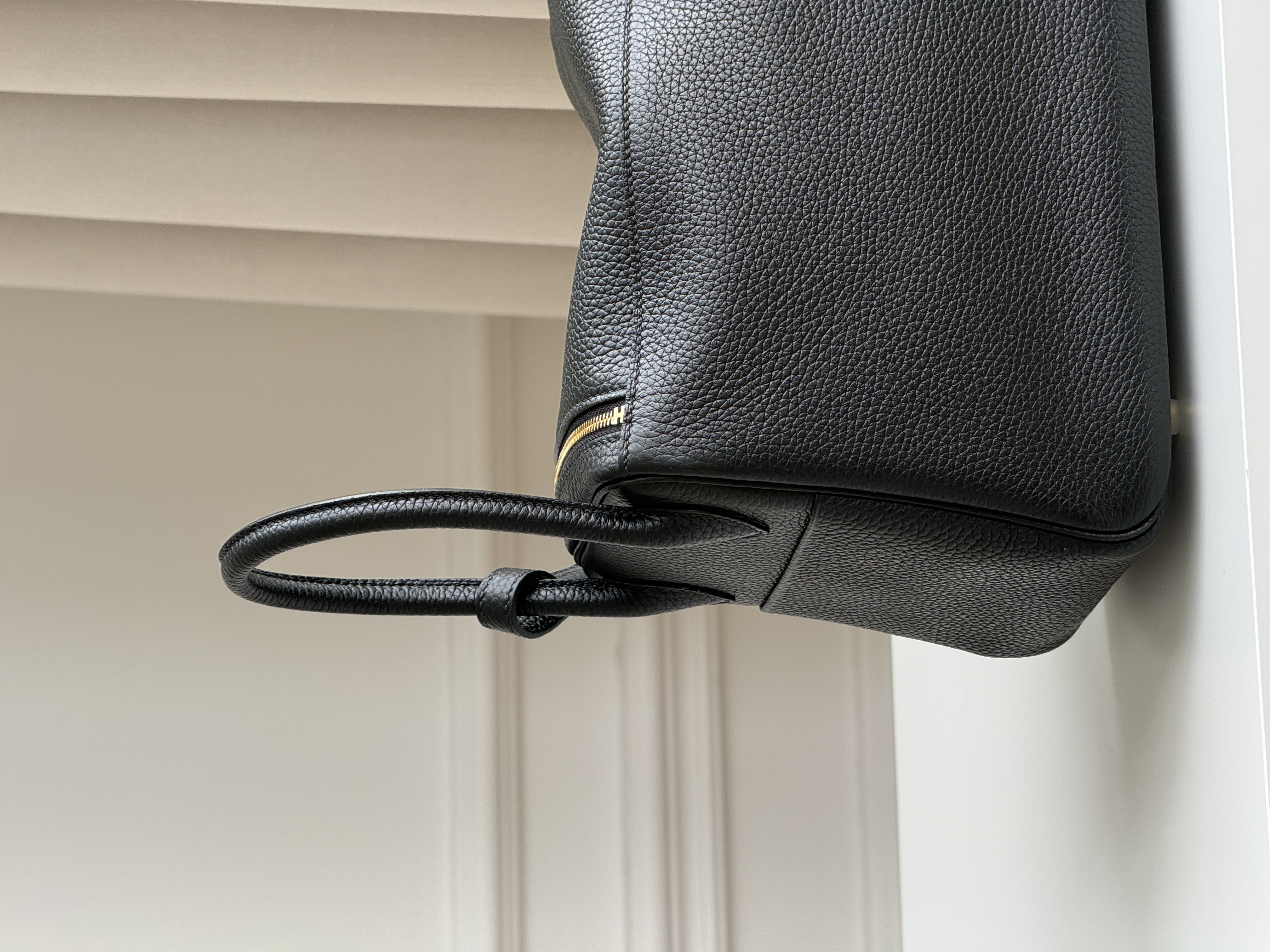 Black & Gold Icon | Hermès Lindy 26 Bag