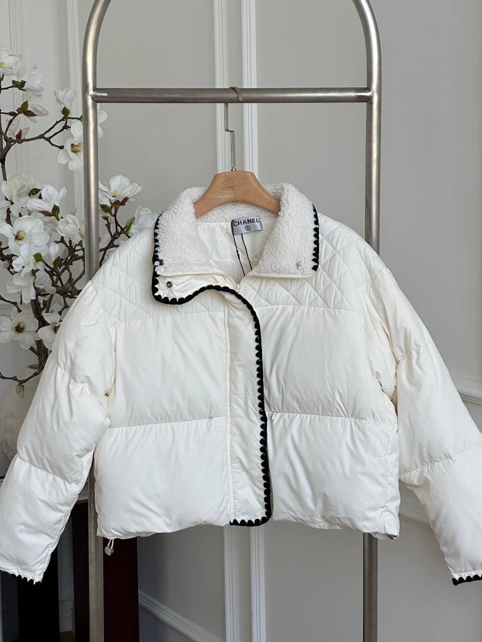 Off-white Contrast Lace Trim Stand Collar Short Quilted Puffer Jacket