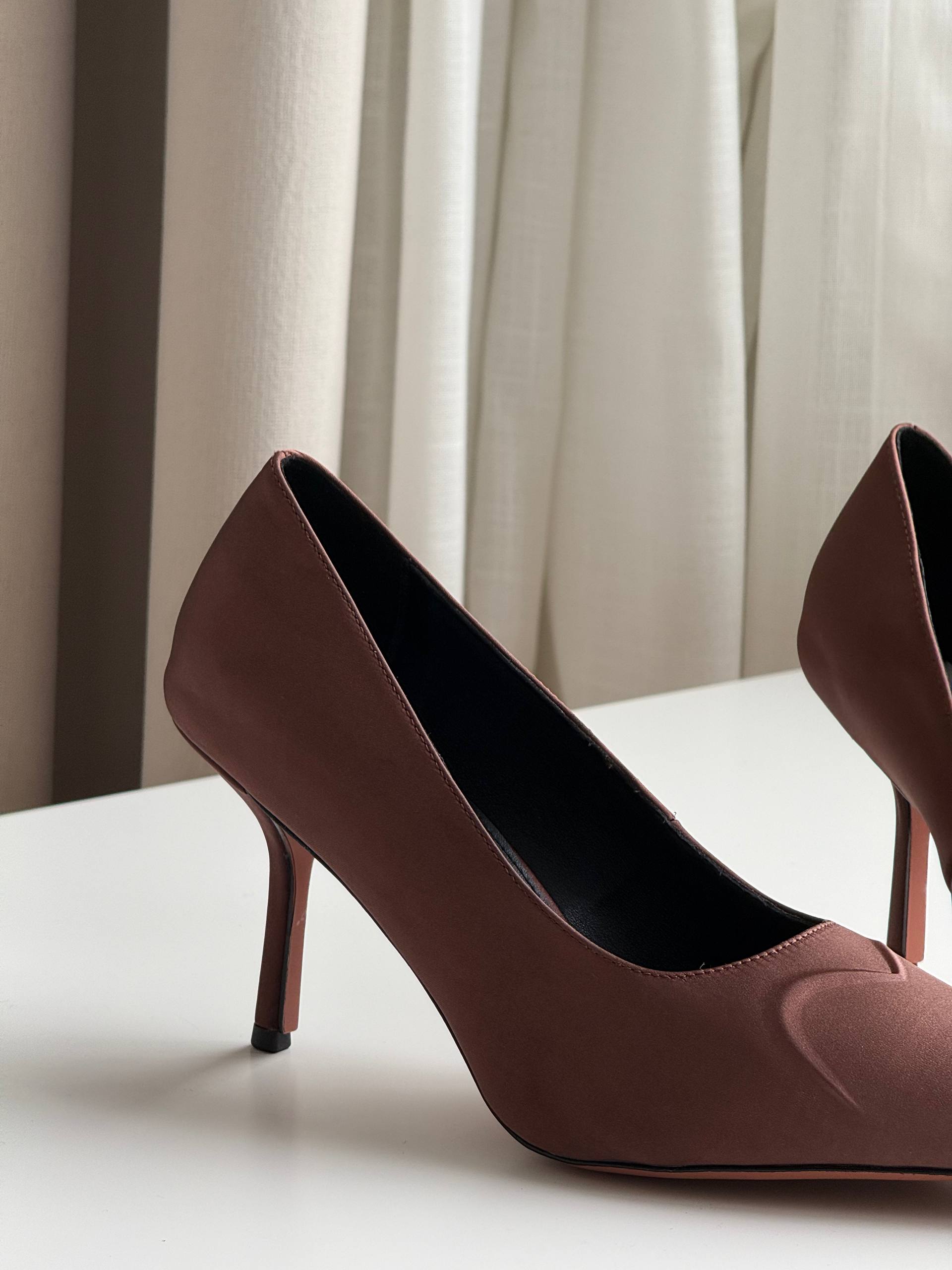 ALAÏA Le Cœur 3D 90 Satin Pointed-Toe Pumps