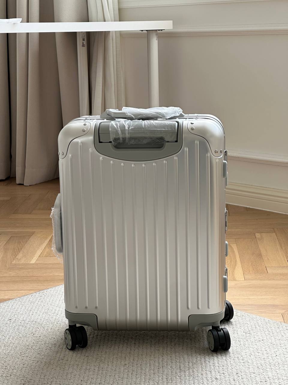 RIMOWA Classic Cabin Silver Aluminum-Magnesium Alloy 4-Wheel Carry-On Suitcase