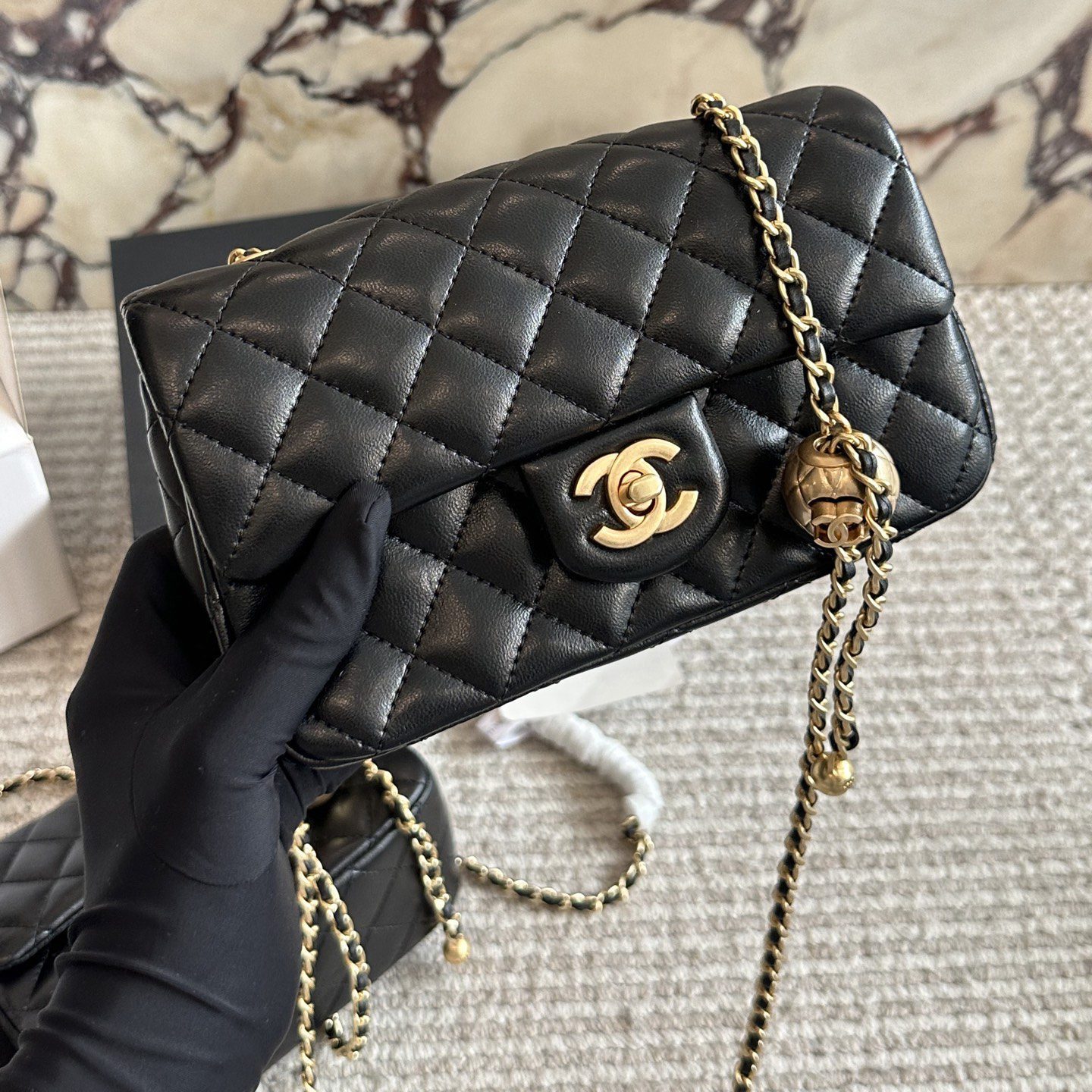 CLASSIC HANDBAG BLACK SMALL 20CM