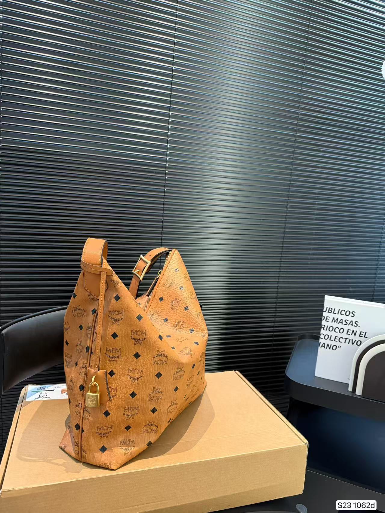 McM Aren Large Visetos Hobo Bag