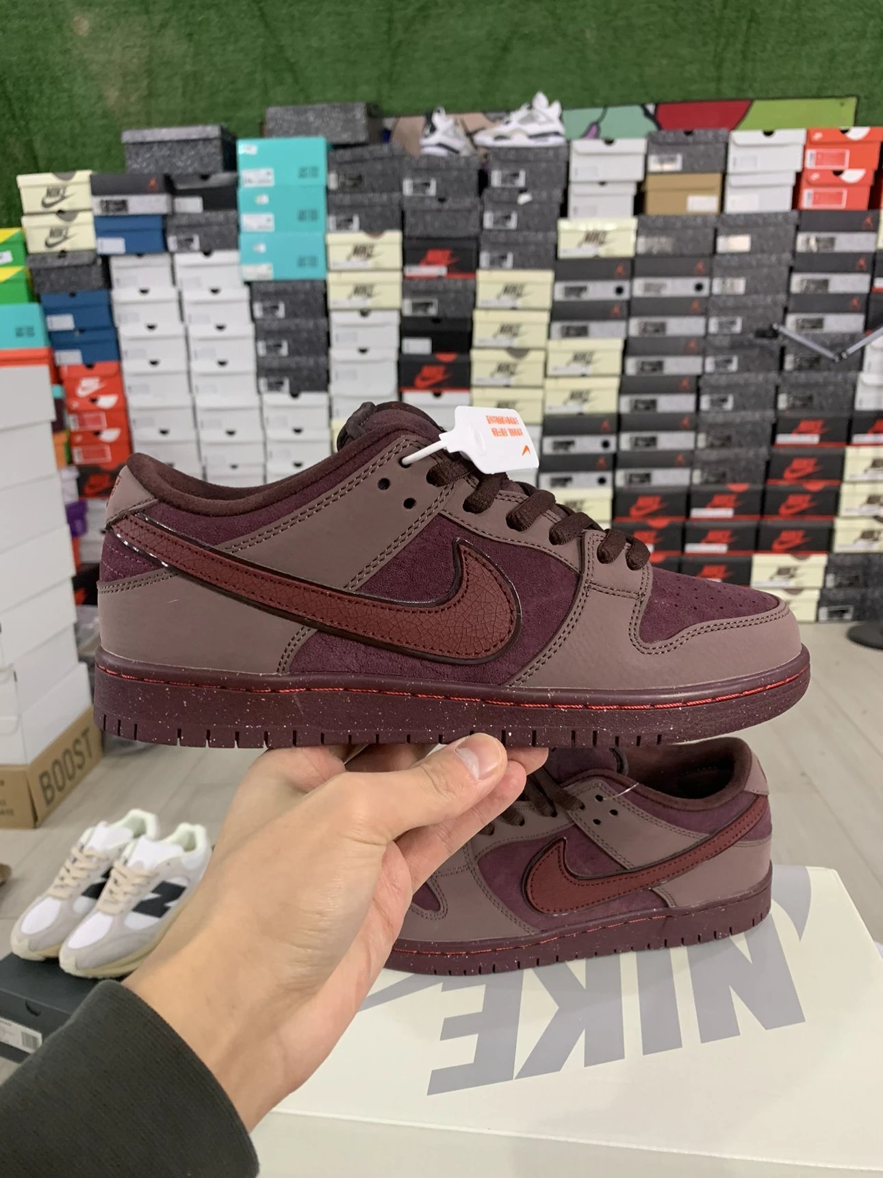 Nike SB Dunk Low Valentine's Day Wine red Color