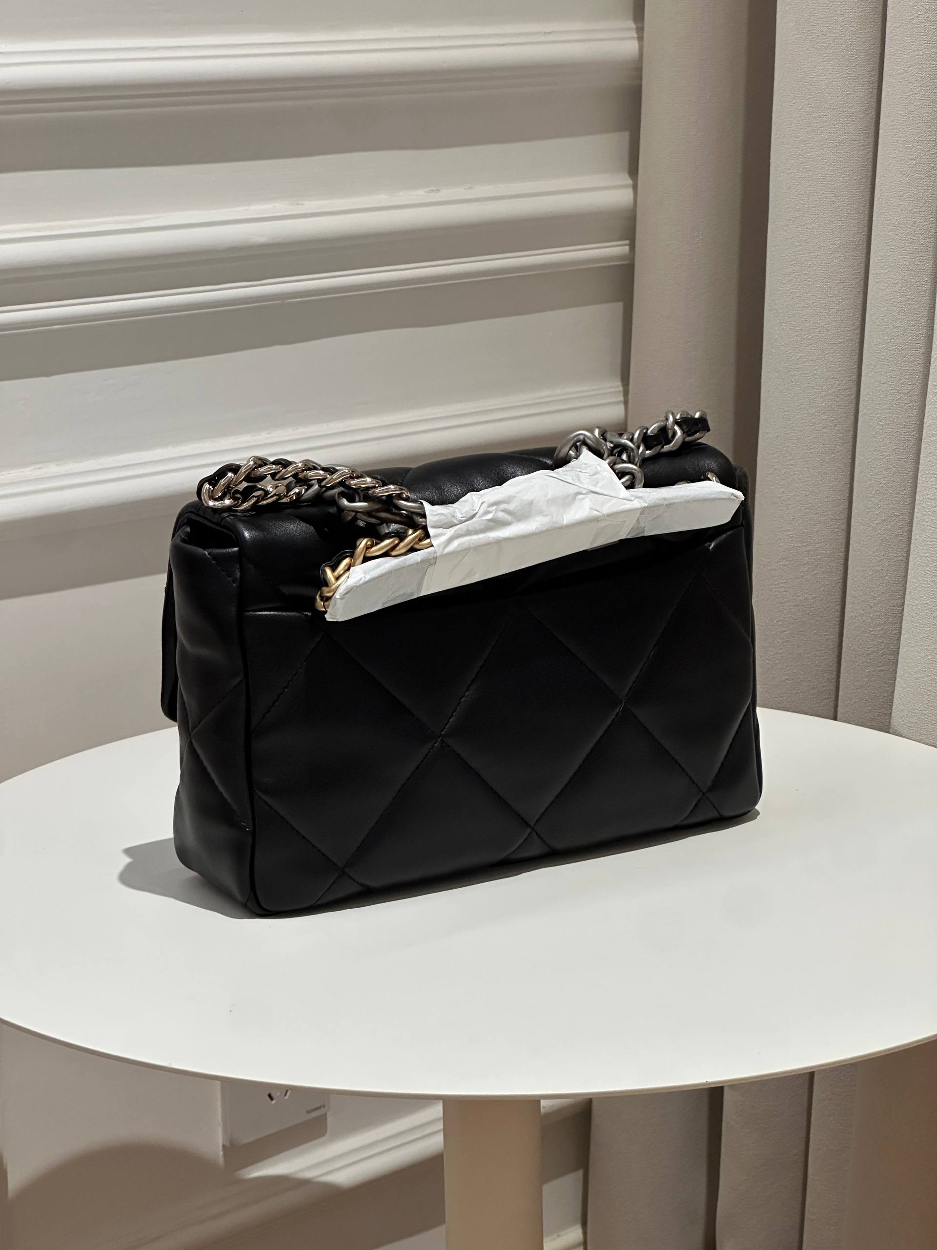 CHANEL 19 Handbag, Shiny Lambskin, Black