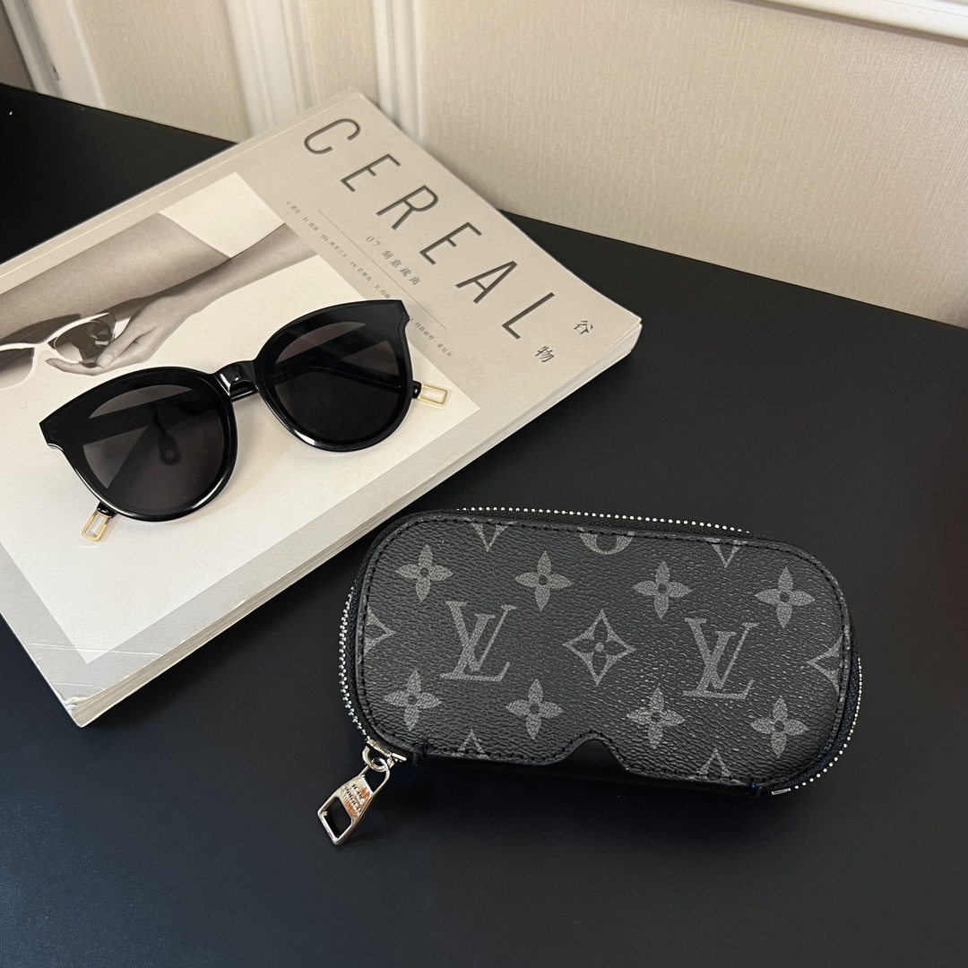 LV Glasses Pouch