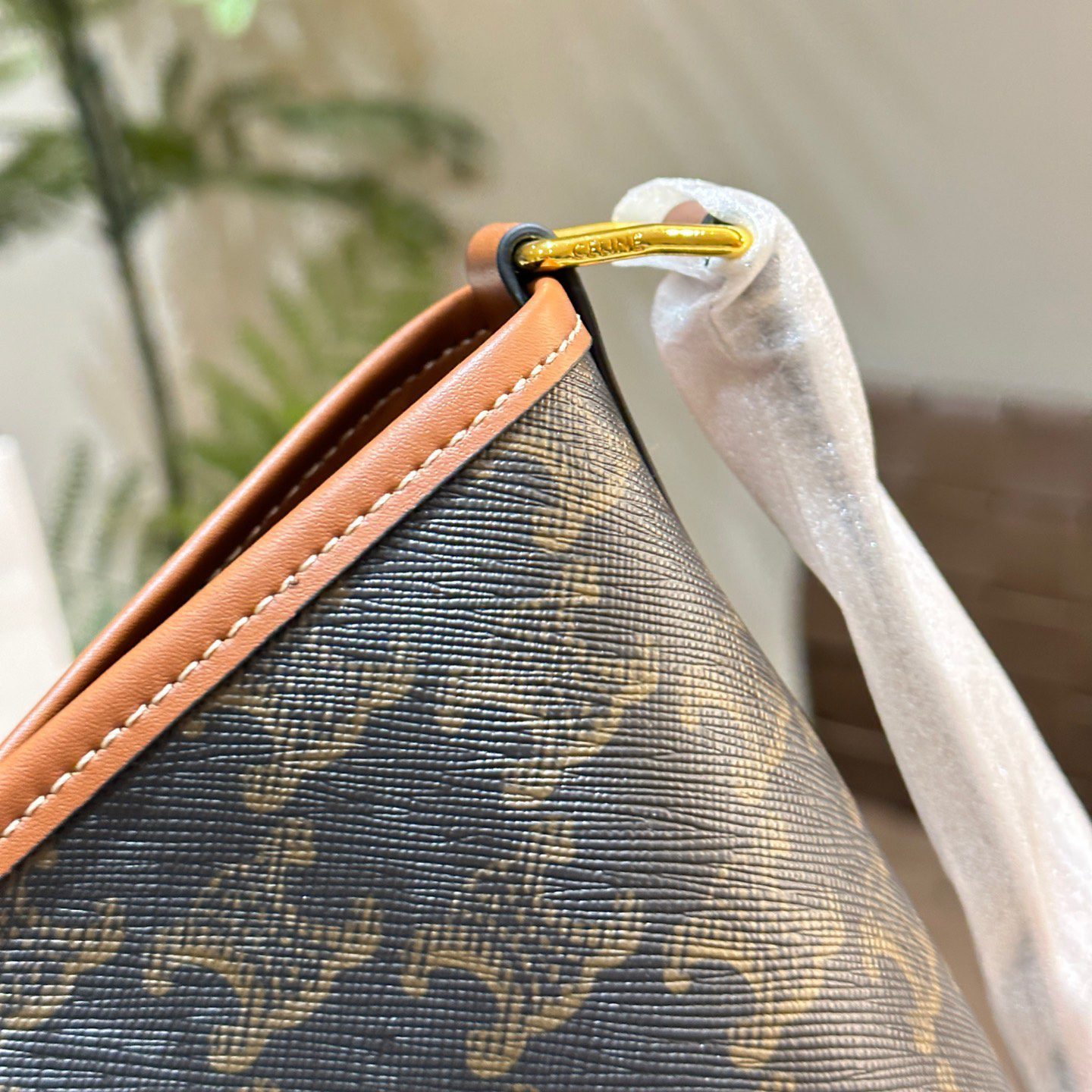 MEDIUM BUCKET IN TRIOMPHE CANVAS ANDCALFSKIN