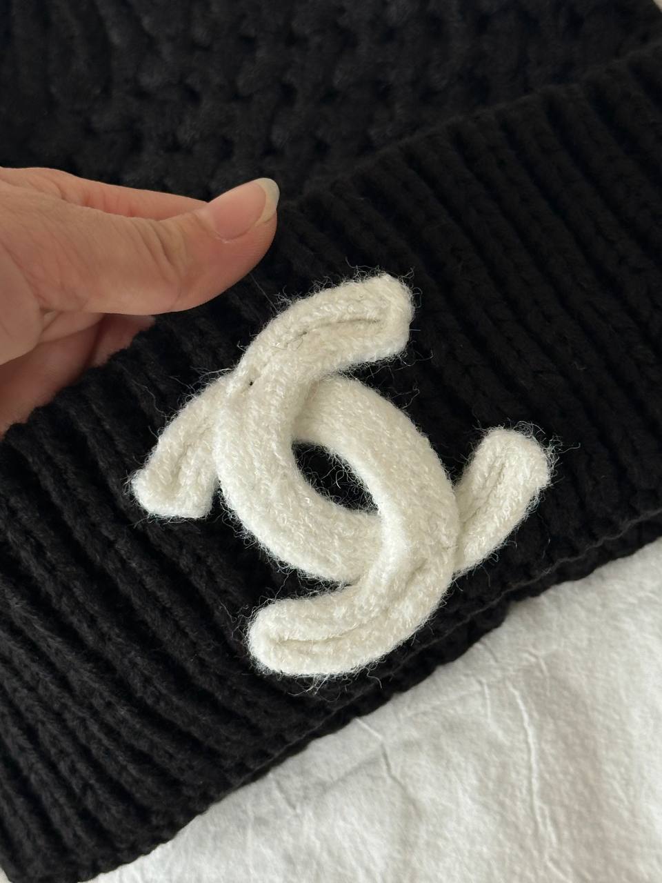 Chanel Black Cable Knit Cuffed Beanie Hat With White Felt CC Logo