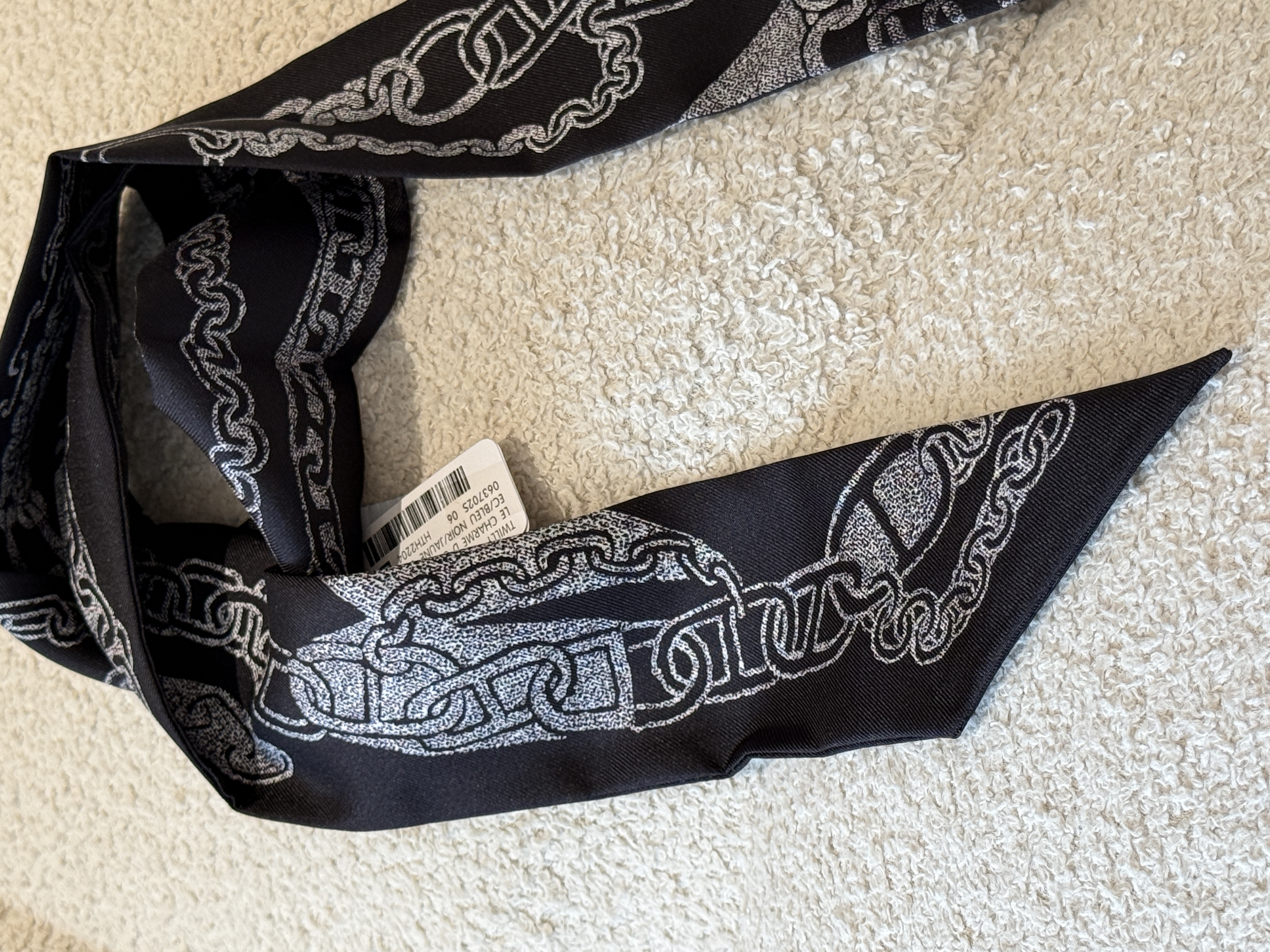 Hermès Twilly small silk scarf