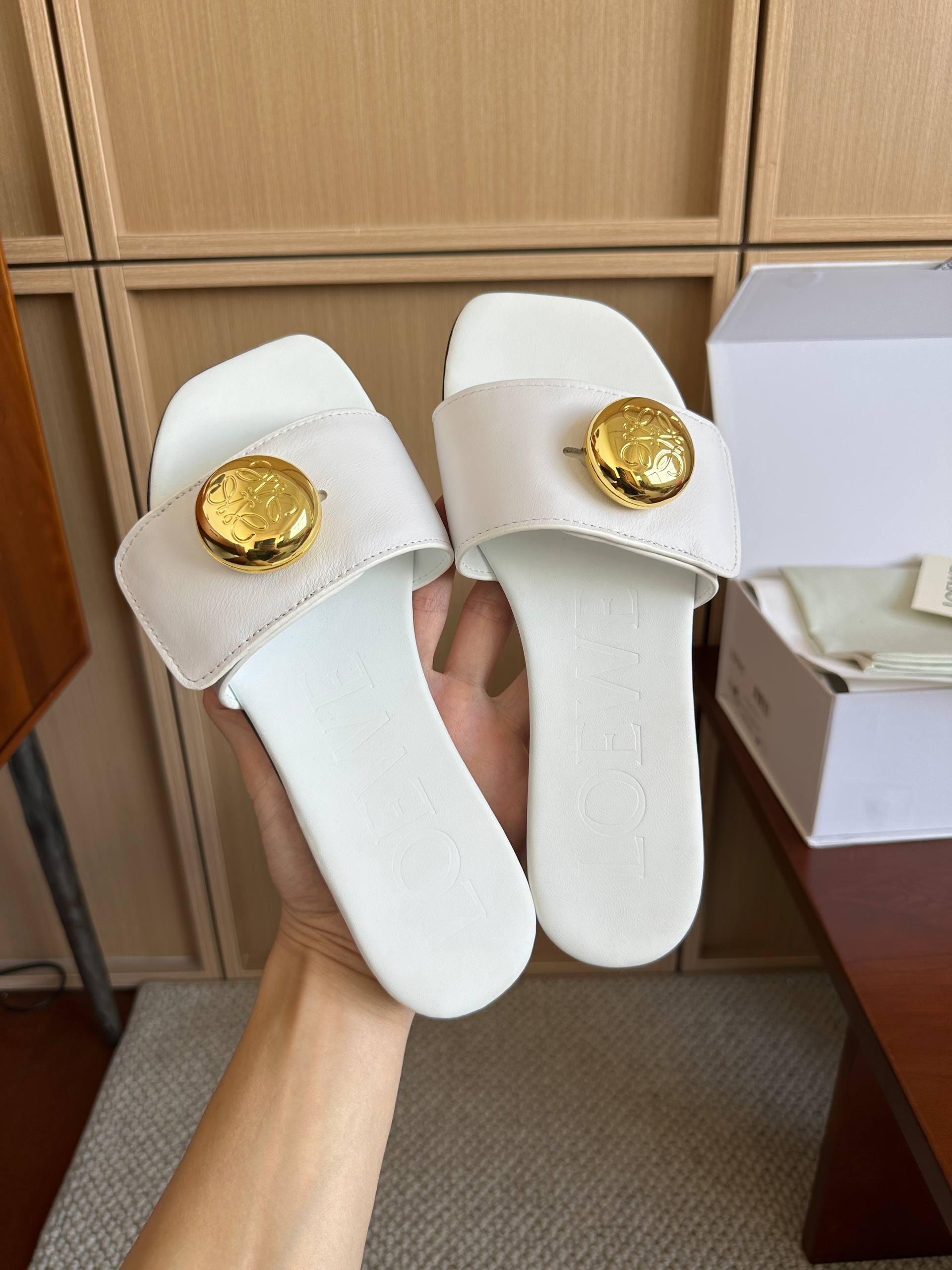 Loewe White Smooth Lambskin Anagram Ornament Slide Sandals