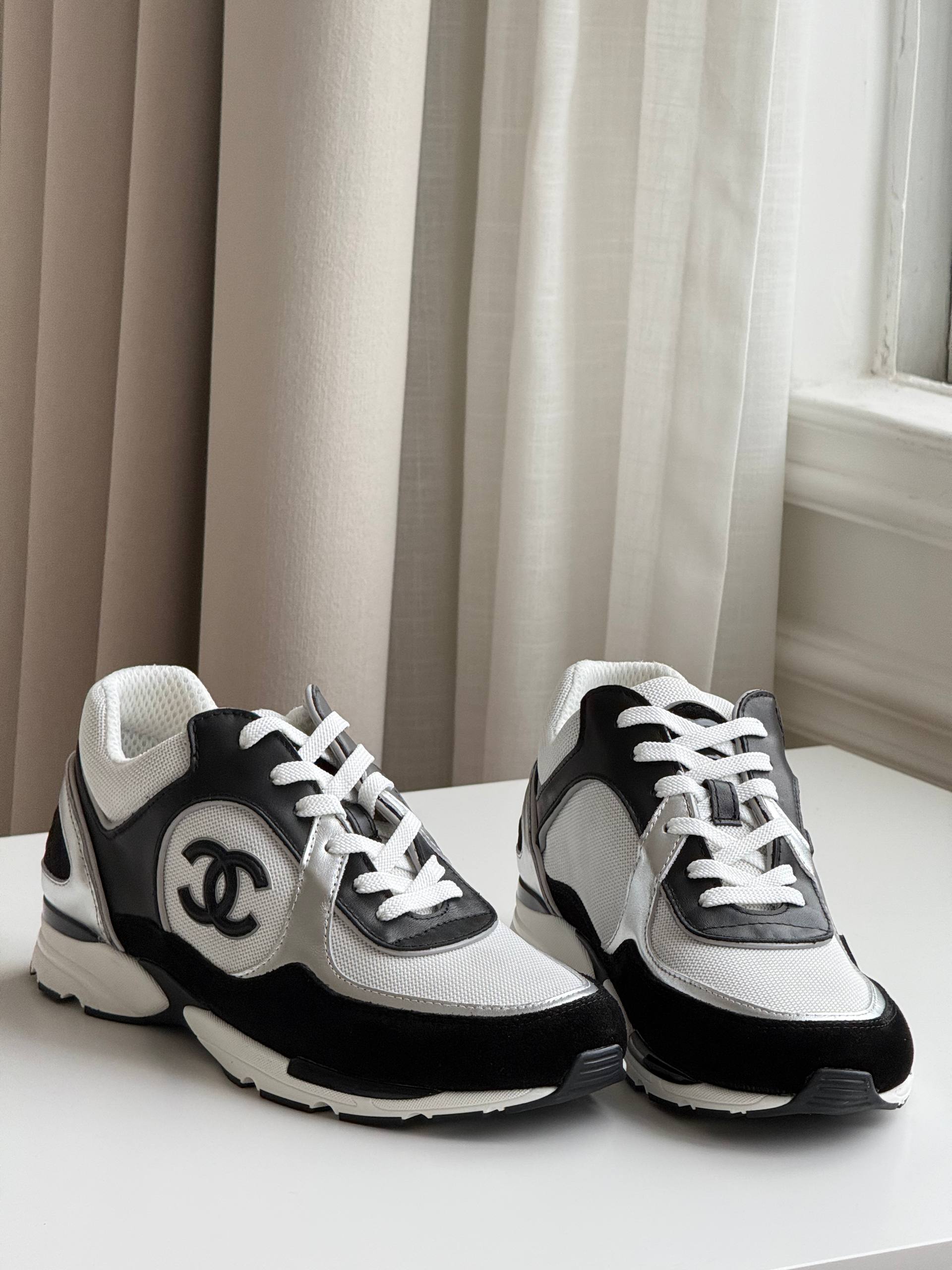 CHANEL Low-Top Casual Sneakers