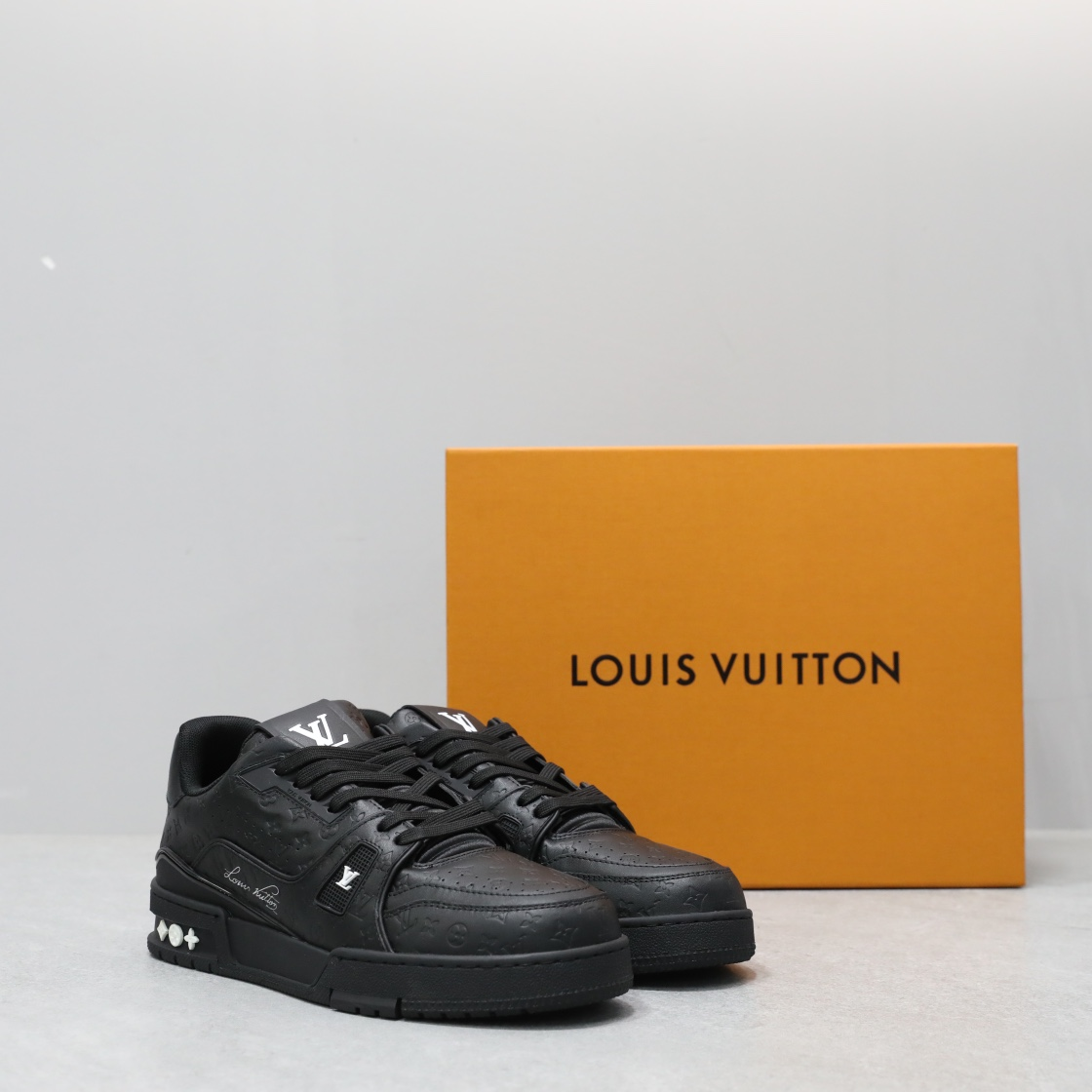 2024 LV Trainer Low Black Color