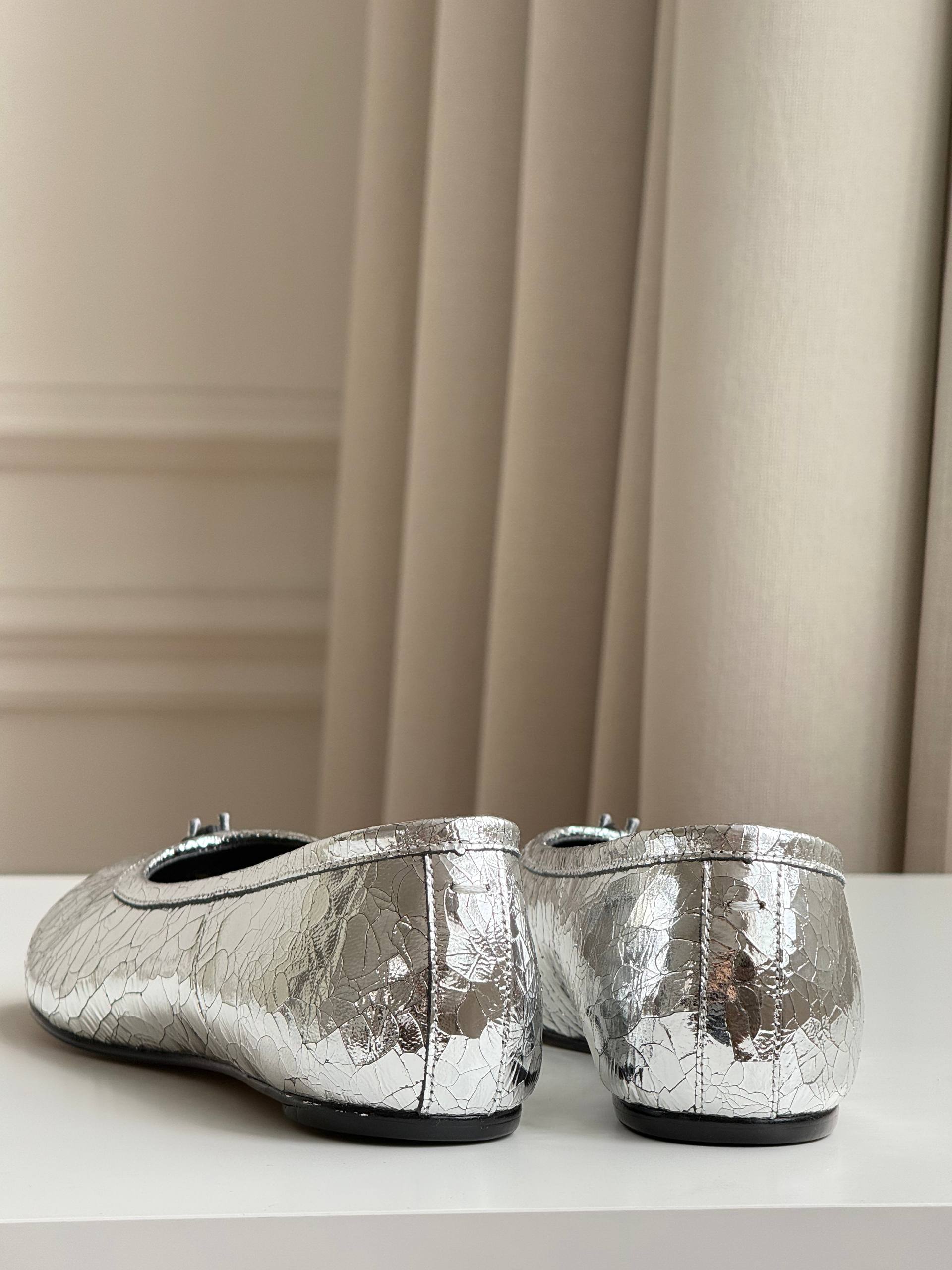 Maison Margiela Silver Crackled Tabi Split-Toe Ballet Flats