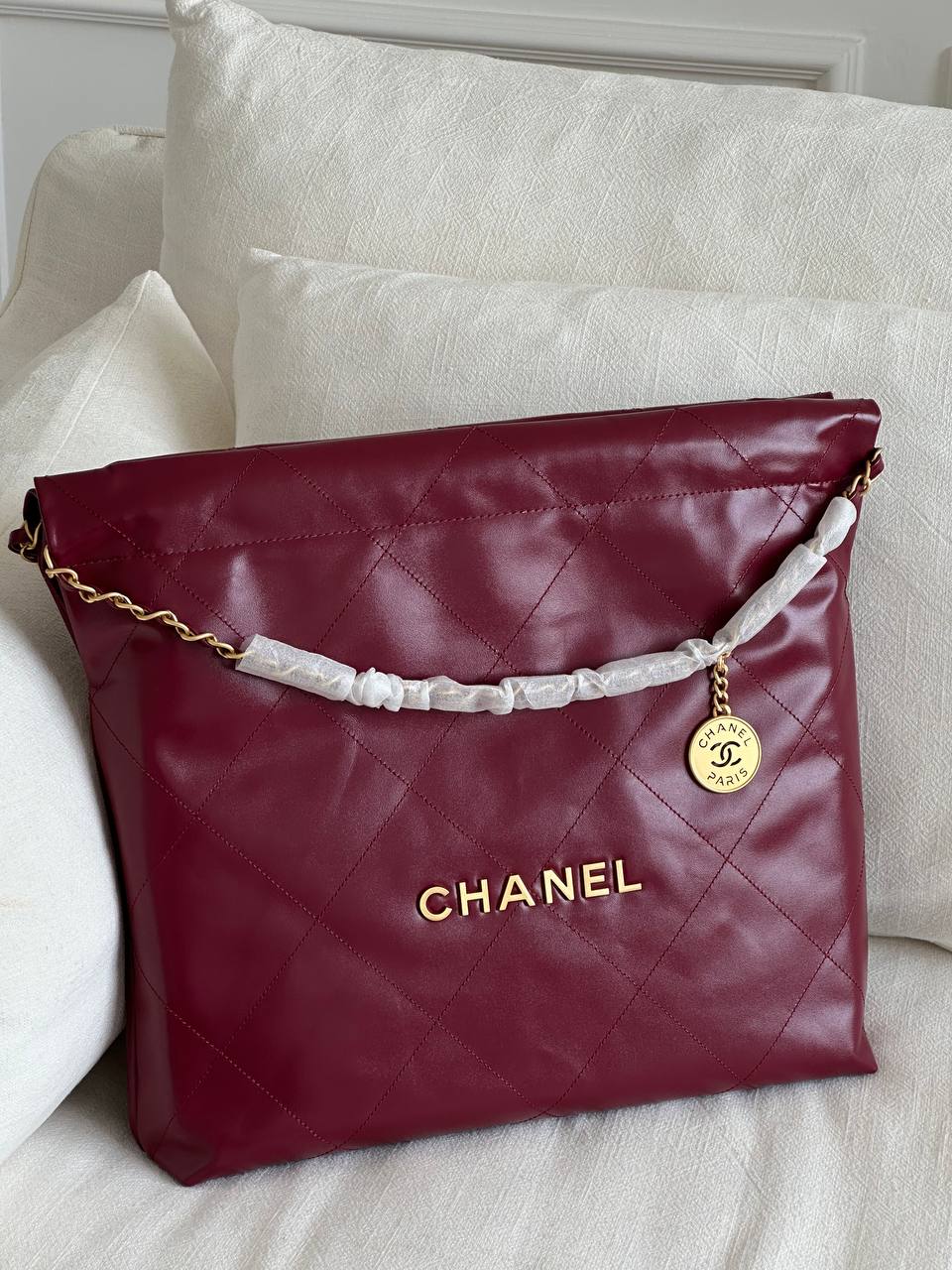 CHANEL 22 Quilted Shiny Calfskin Tote Bag in Burgundy